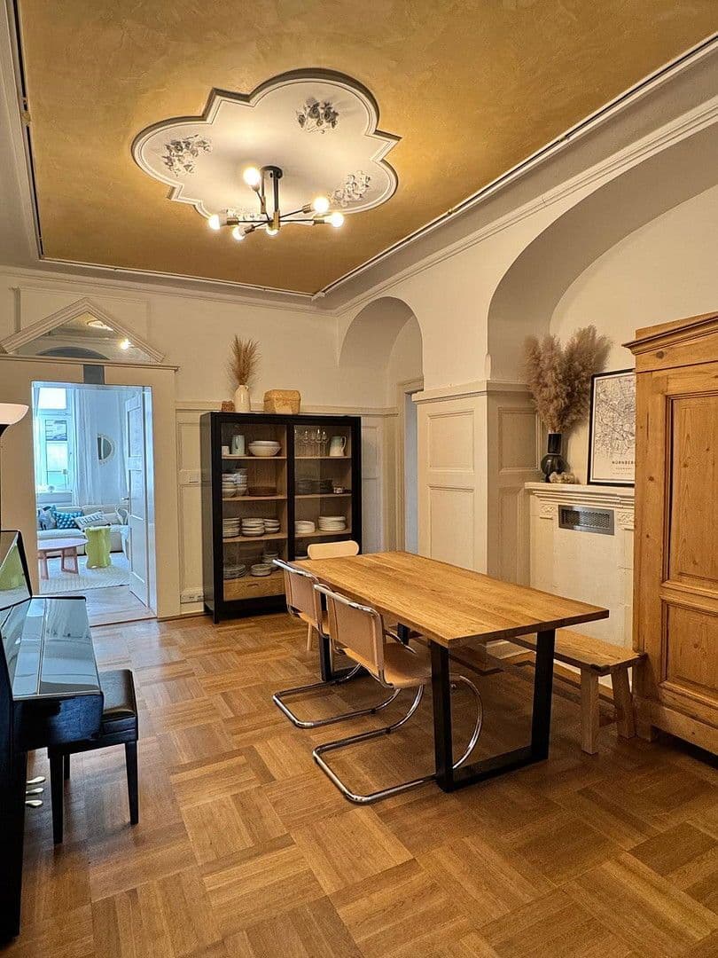 Prenájom bytu 6-izbový 254 m², Nürnberg, Bavorsko Prenájom bytu 6-izbový 254 m², Nürnberg, Bavorsko