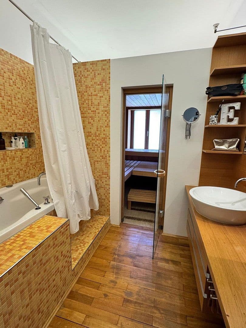 Prenájom bytu 6-izbový 254 m², Nürnberg, Bavorsko Prenájom bytu 6-izbový 254 m², Nürnberg, Bavorsko