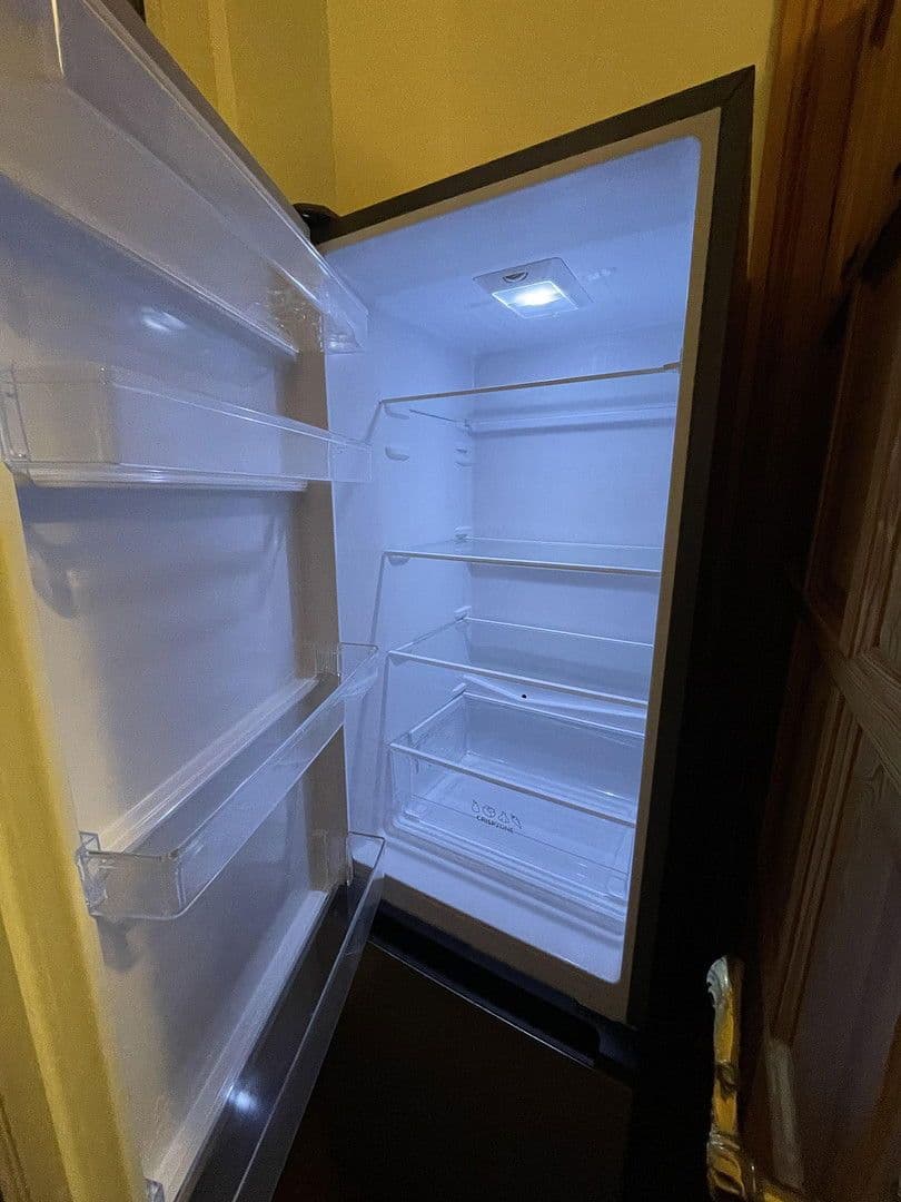 Prenájom bytu 3-izbový 77 m², Berlin, Berlín Prenájom bytu 3-izbový 77 m², Berlin, Berlín