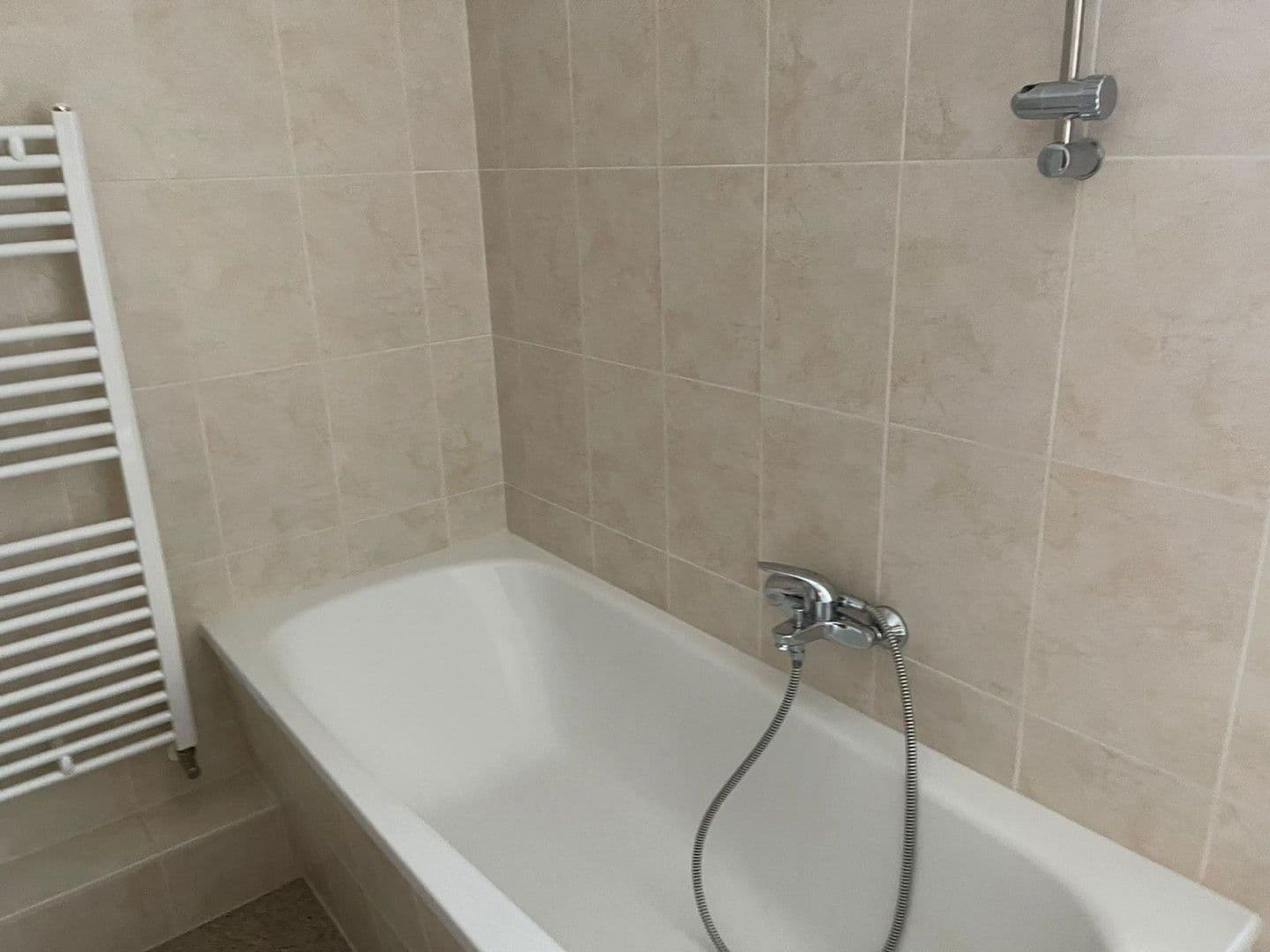 Prenájom bytu 3-izbový 77 m², Berlin, Berlín Prenájom bytu 3-izbový 77 m², Berlin, Berlín