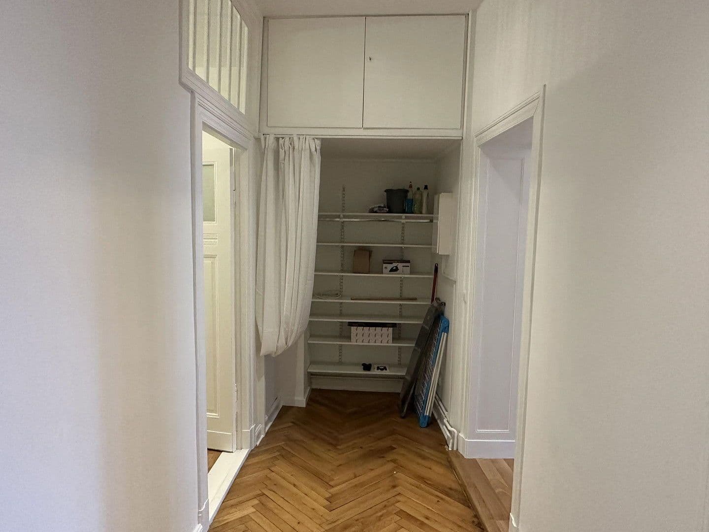 Prenájom bytu 3-izbový 93 m², Sophie-Charlotten-Str. 49, Berlin, Berlín Prenájom bytu 3-izbový 93 m², Sophie-Charlotten-Str. 49, Berlin, Berlín