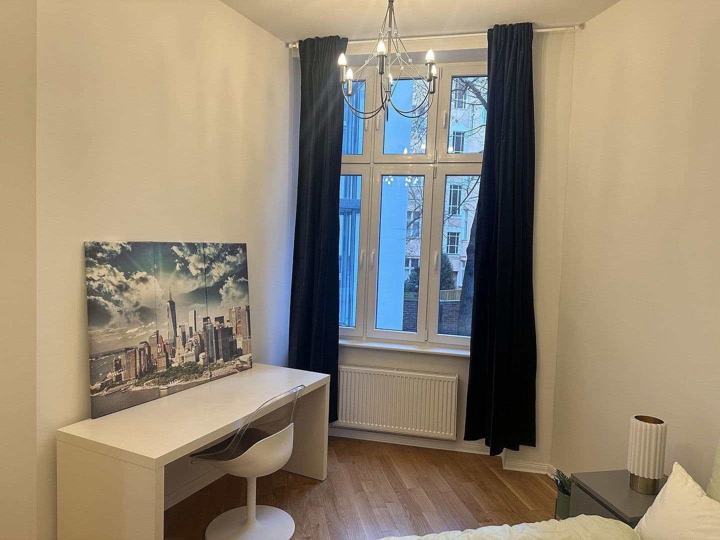 Prenájom bytu 3-izbový 93 m², Sophie-Charlotten-Str. 49, Berlin, Berlín Prenájom bytu 3-izbový 93 m², Sophie-Charlotten-Str. 49, Berlin, Berlín