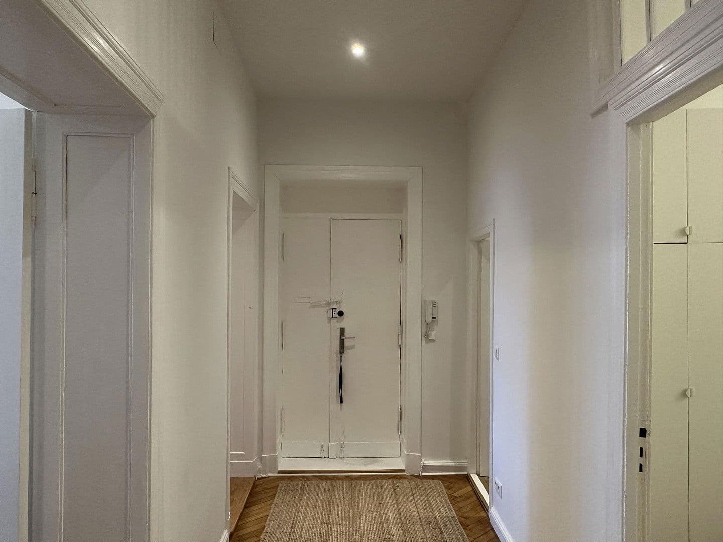 Prenájom bytu 3-izbový 93 m², Sophie-Charlotten-Str. 49, Berlin, Berlín Prenájom bytu 3-izbový 93 m², Sophie-Charlotten-Str. 49, Berlin, Berlín