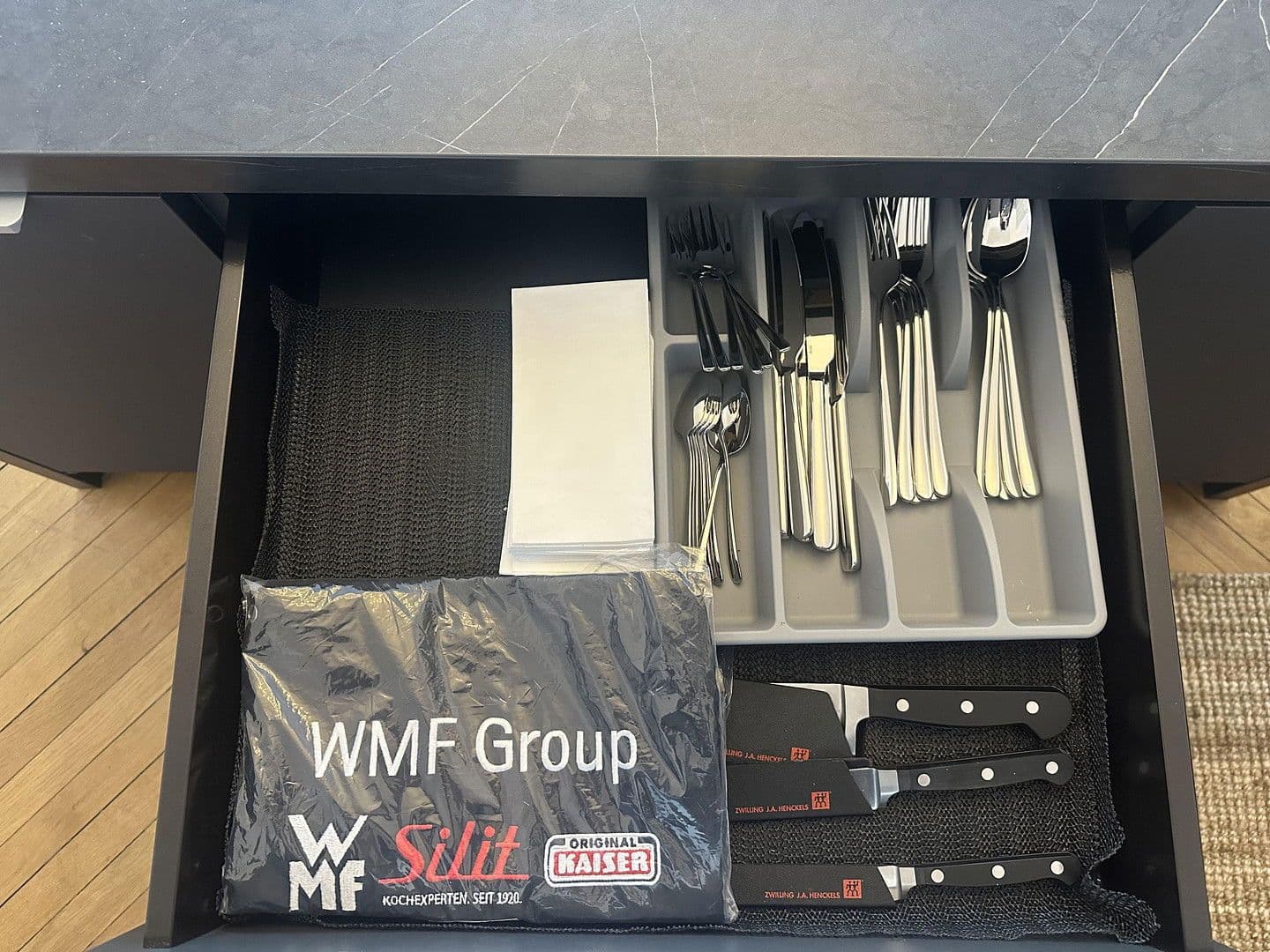 Prenájom bytu 3-izbový 93 m², Sophie-Charlotten-Str. 49, Berlin, Berlín Prenájom bytu 3-izbový 93 m², Sophie-Charlotten-Str. 49, Berlin, Berlín