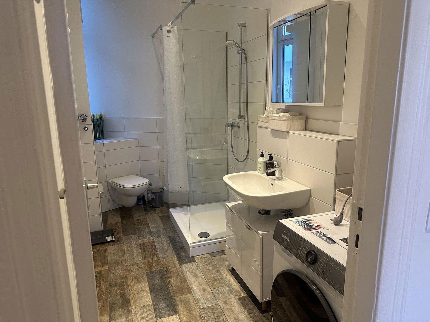 Prenájom bytu 3-izbový 93 m², Sophie-Charlotten-Str. 49, Berlin, Berlín Prenájom bytu 3-izbový 93 m², Sophie-Charlotten-Str. 49, Berlin, Berlín