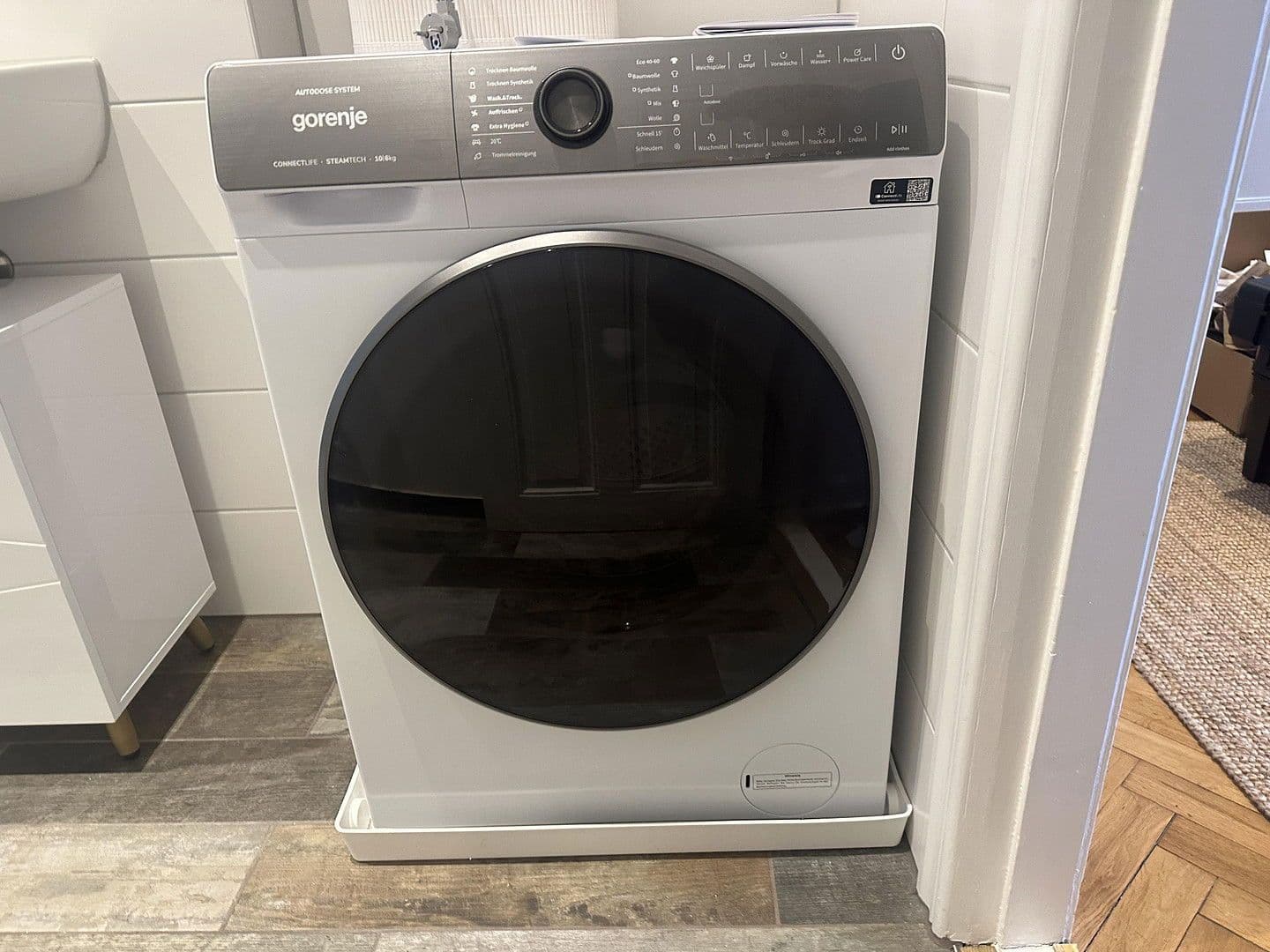 Prenájom bytu 3-izbový 93 m², Sophie-Charlotten-Str. 49, Berlin, Berlín Prenájom bytu 3-izbový 93 m², Sophie-Charlotten-Str. 49, Berlin, Berlín