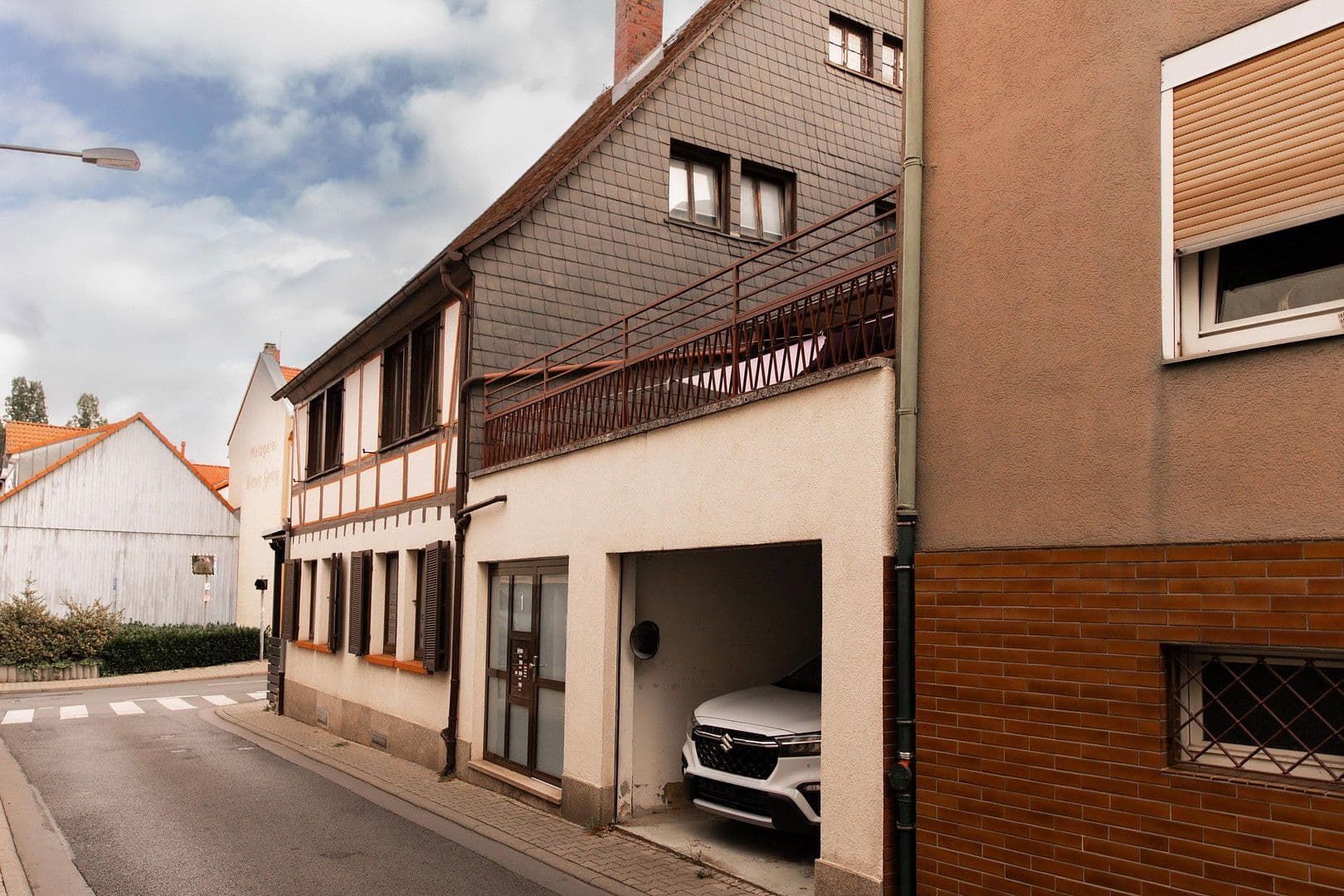 Predaj domu 386 m², pozemek 208 m², Röhrborngasse 1, Bergen-Enkheim, Hesensko Predaj domu 386 m², pozemek 208 m², Röhrborngasse 1, Bergen-Enkheim, Hesensko