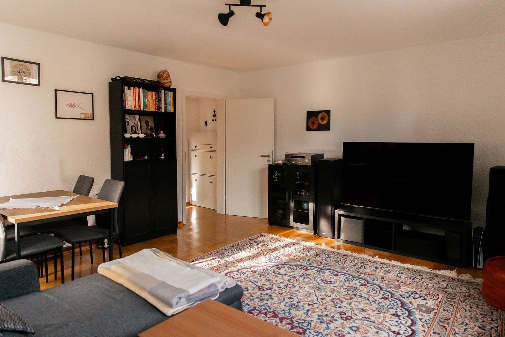 Predaj domu 386 m², pozemek 208 m², Röhrborngasse 1, Bergen-Enkheim, Hesensko Predaj domu 386 m², pozemek 208 m², Röhrborngasse 1, Bergen-Enkheim, Hesensko