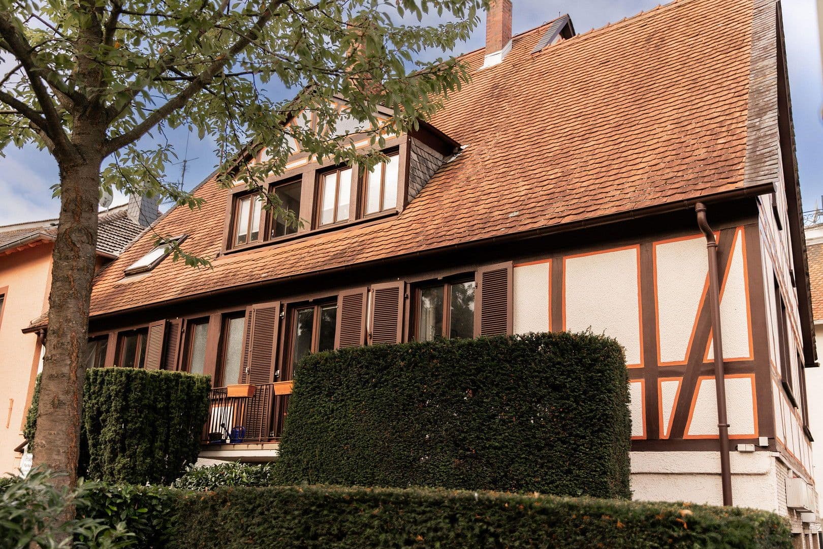 Predaj domu 386 m², pozemek 208 m², Röhrborngasse 1, Bergen-Enkheim, Hesensko Predaj domu 386 m², pozemek 208 m², Röhrborngasse 1, Bergen-Enkheim, Hesensko