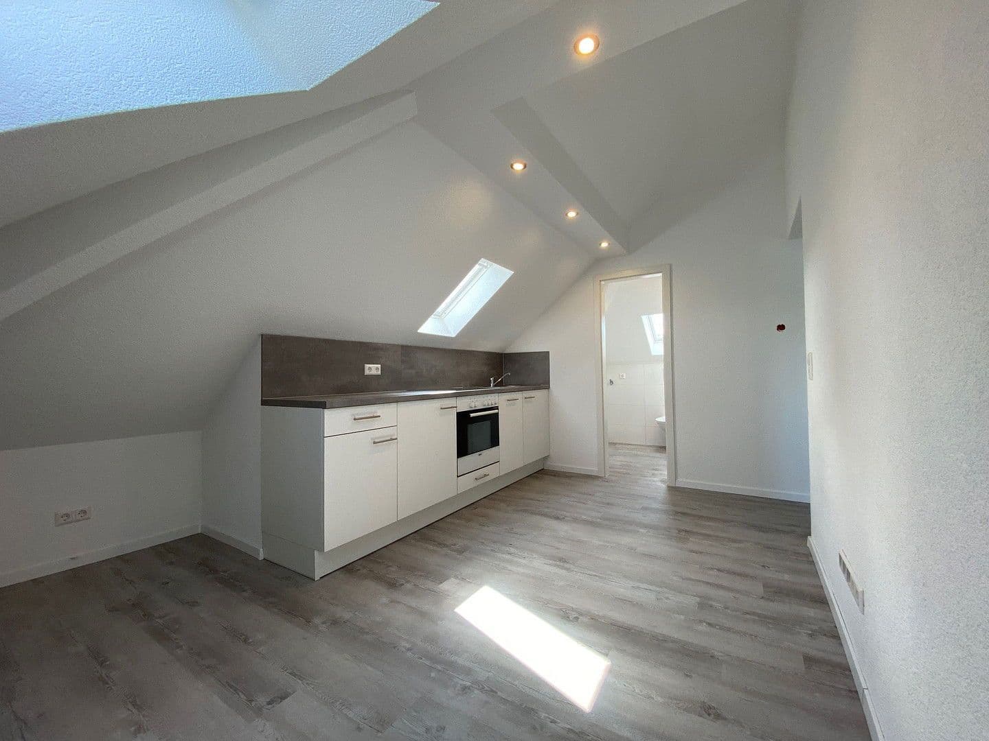 Prenájom bytu 1-izbový 25 m², Schillerstraße 12, Pforzheim, Bádensko-Wurttembersko Prenájom bytu 1-izbový 25 m², Schillerstraße 12, Pforzheim, Bádensko-Wurttembersko