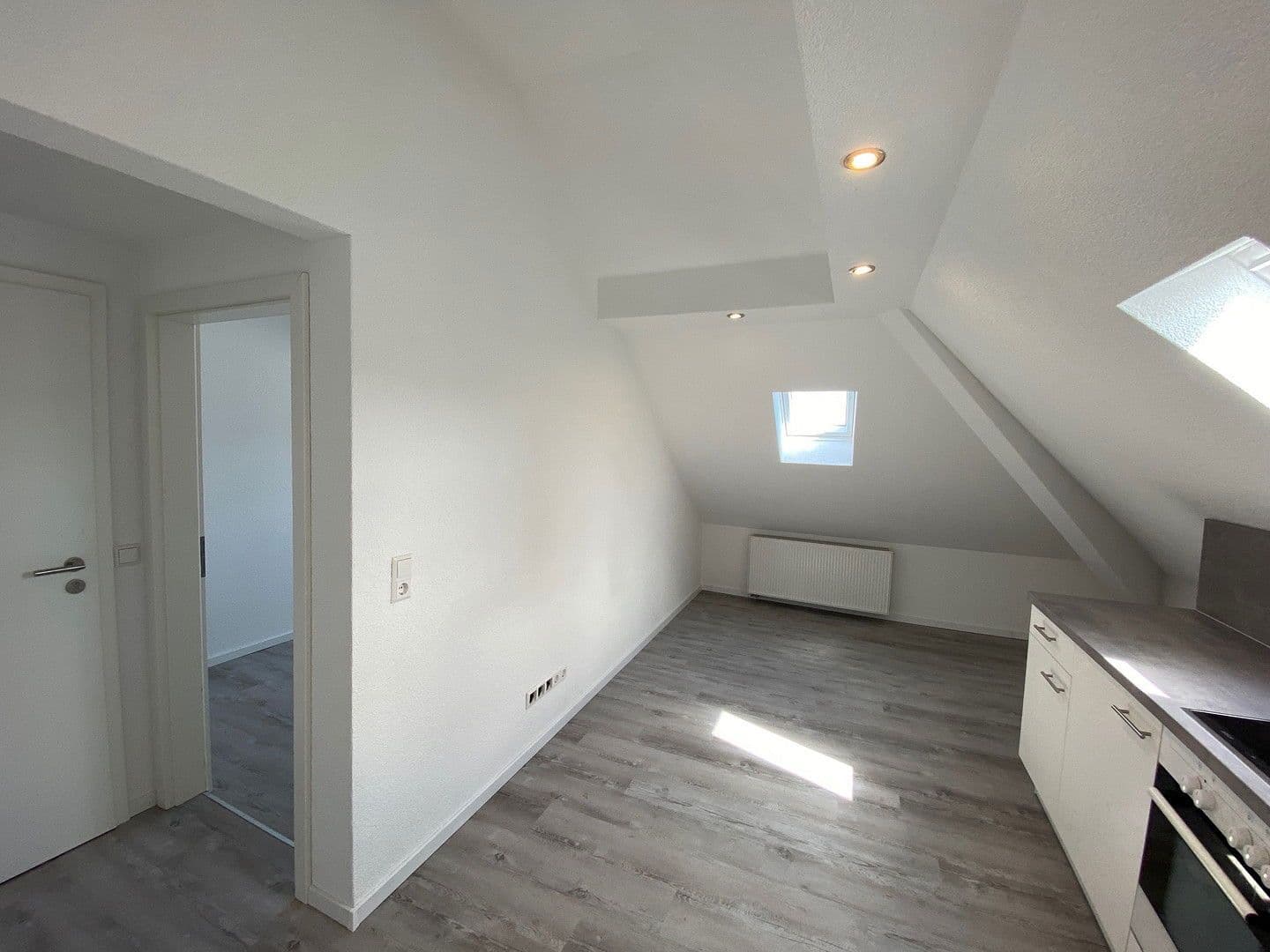 Prenájom bytu 1-izbový 25 m², Schillerstraße 12, Pforzheim, Bádensko-Wurttembersko Prenájom bytu 1-izbový 25 m², Schillerstraße 12, Pforzheim, Bádensko-Wurttembersko