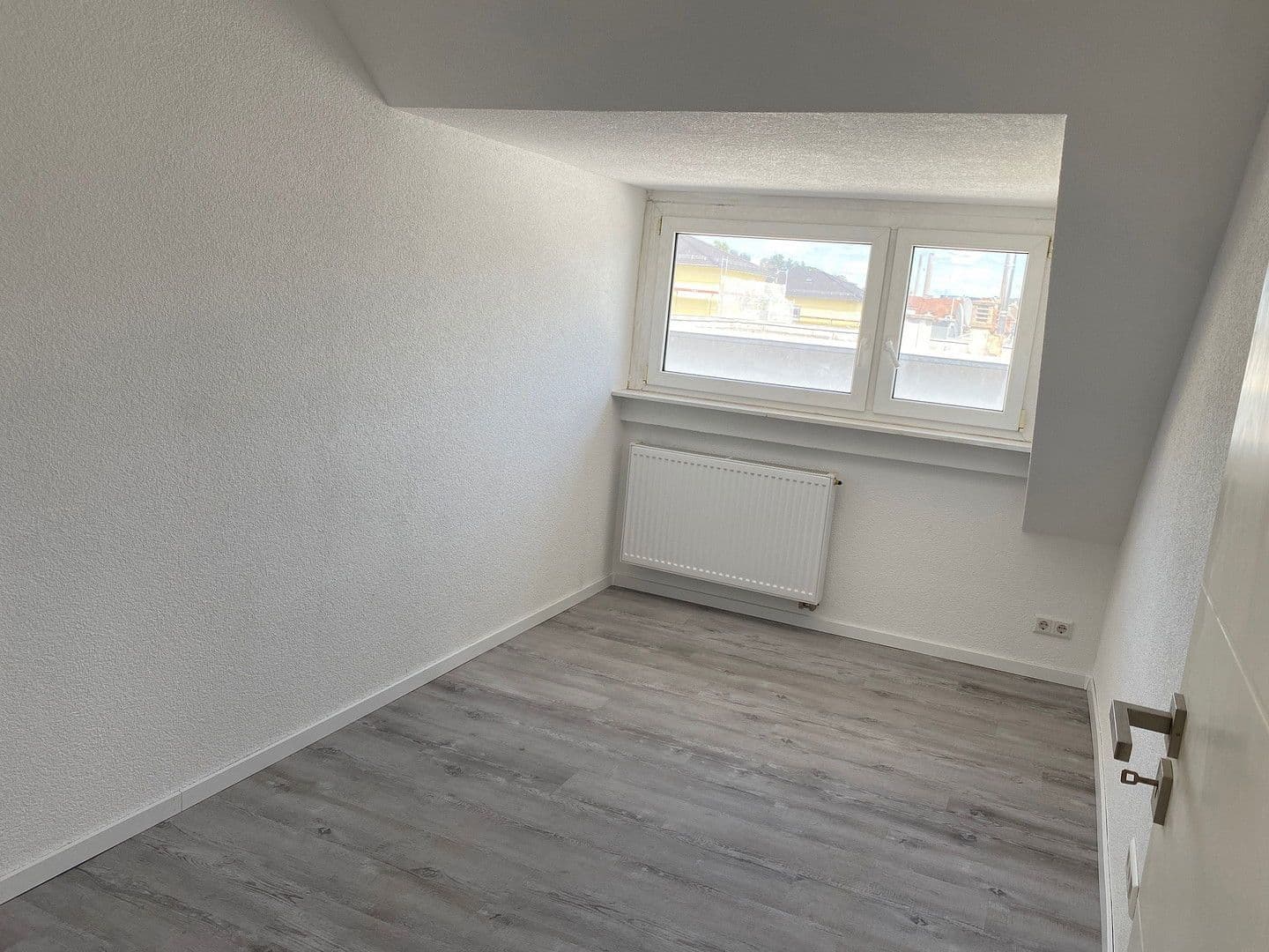 Prenájom bytu 1-izbový 25 m², Schillerstraße 12, Pforzheim, Bádensko-Wurttembersko Prenájom bytu 1-izbový 25 m², Schillerstraße 12, Pforzheim, Bádensko-Wurttembersko