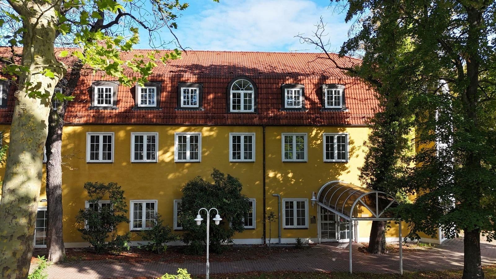 Predaj domu 1.843 m², pozemek 1.250 m², Krakauer Straße 49, Markranstädt, Sasko Predaj domu 1.843 m², pozemek 1.250 m², Krakauer Straße 49, Markranstädt, Sasko