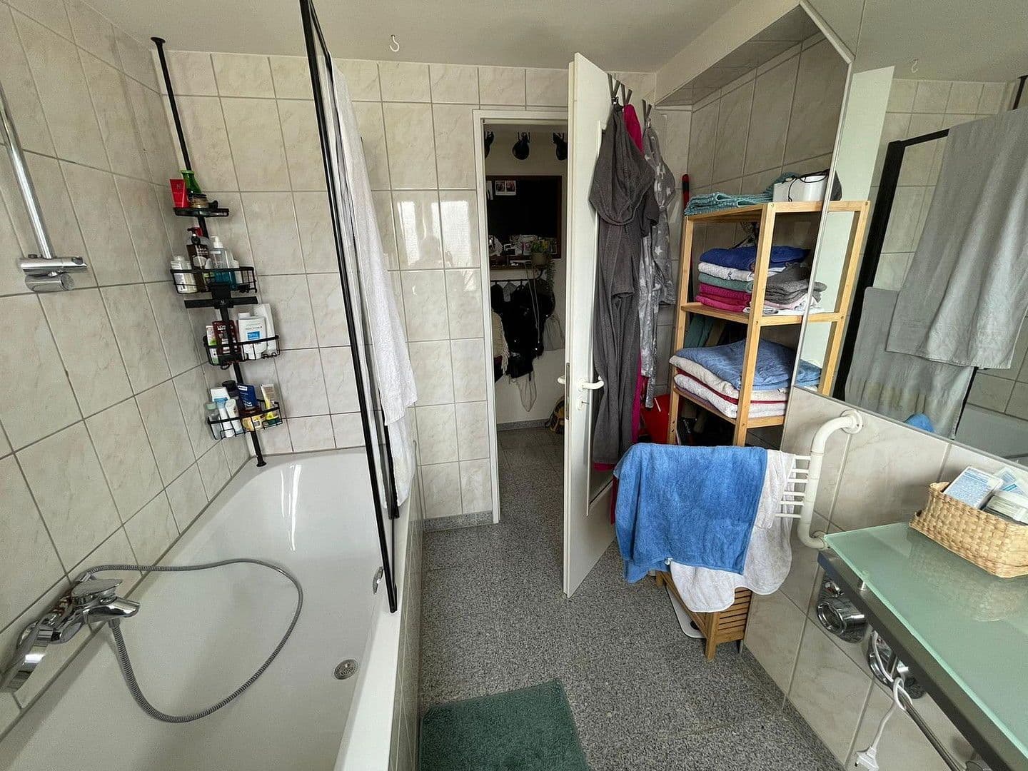 Prenájom bytu 3-izbový 69 m², Georgstr. 11, Osnabrück, Dolné Sasko Prenájom bytu 3-izbový 69 m², Georgstr. 11, Osnabrück, Dolné Sasko