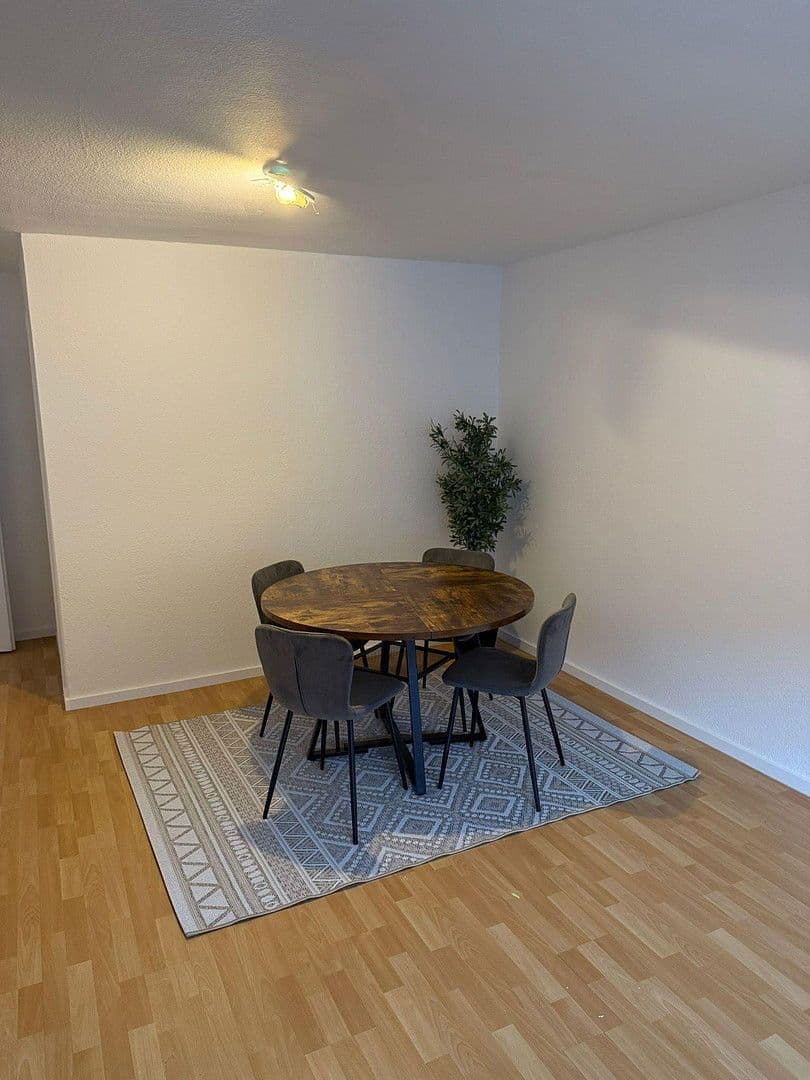 Prenájom bytu 2-izbový 45 m², Stuttgart, Bádensko-Wurttembersko Prenájom bytu 2-izbový 45 m², Stuttgart, Bádensko-Wurttembersko