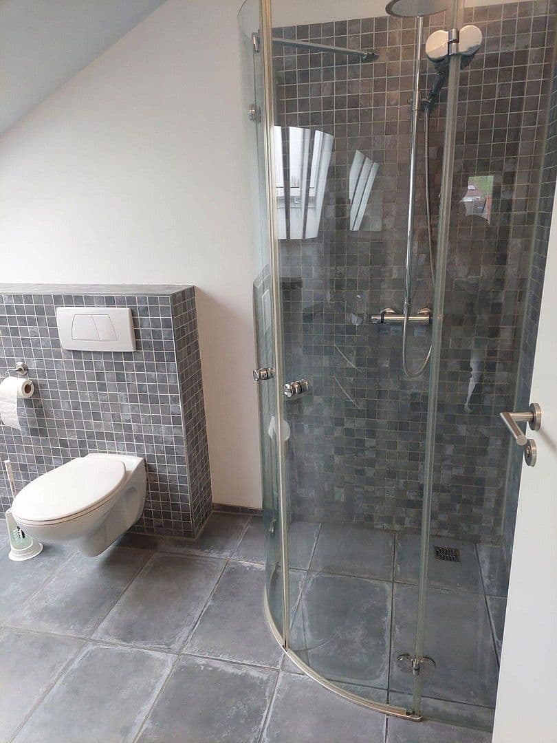 Prenájom bytu 3-izbový 110 m², Neckarbischofsheim, Bádensko-Wurttembersko Prenájom bytu 3-izbový 110 m², Neckarbischofsheim, Bádensko-Wurttembersko