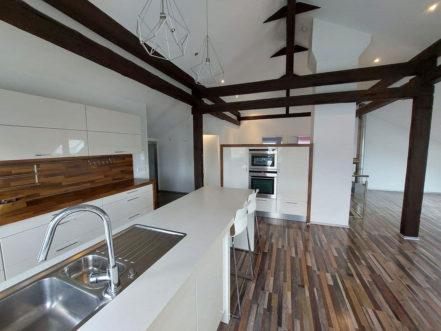 Prenájom bytu 3-izbový 110 m², Neckarbischofsheim, Bádensko-Wurttembersko Prenájom bytu 3-izbový 110 m², Neckarbischofsheim, Bádensko-Wurttembersko