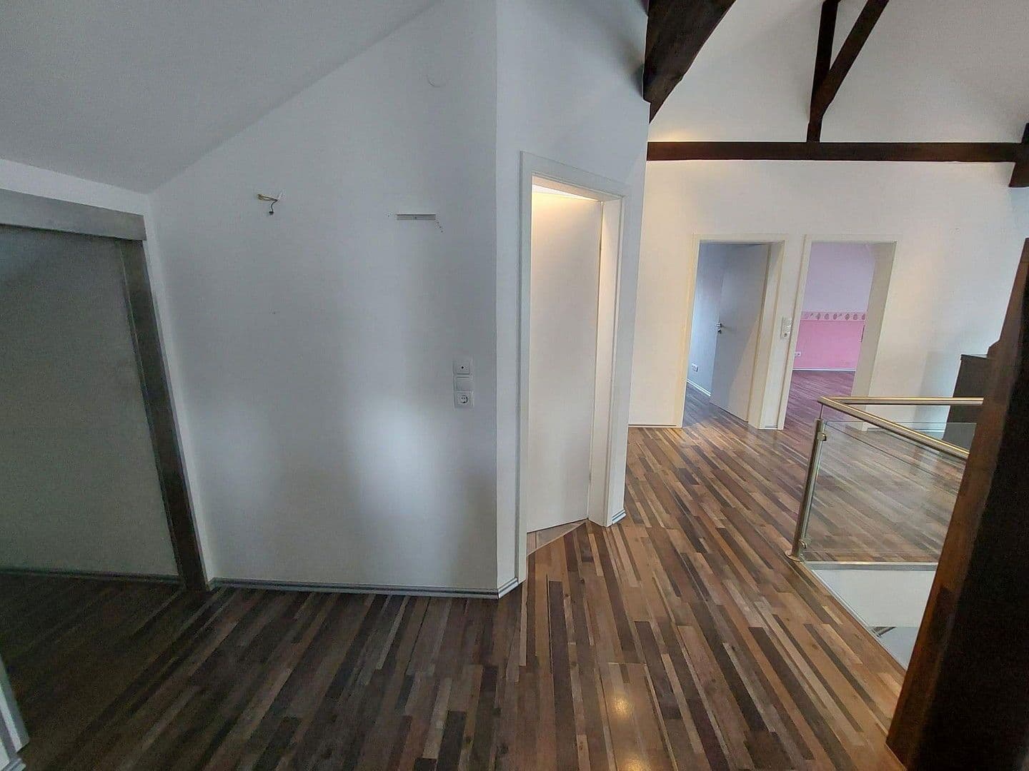 Prenájom bytu 3-izbový 110 m², Neckarbischofsheim, Bádensko-Wurttembersko Prenájom bytu 3-izbový 110 m², Neckarbischofsheim, Bádensko-Wurttembersko