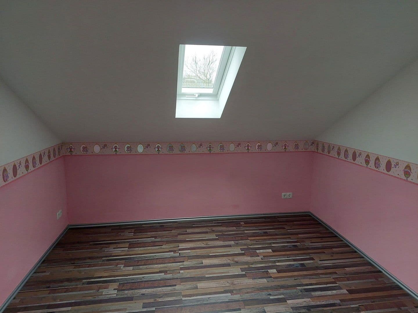 Prenájom bytu 3-izbový 110 m², Neckarbischofsheim, Bádensko-Wurttembersko Prenájom bytu 3-izbový 110 m², Neckarbischofsheim, Bádensko-Wurttembersko