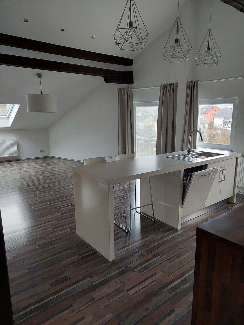 Prenájom bytu 3-izbový 110 m², Neckarbischofsheim, Bádensko-Wurttembersko Prenájom bytu 3-izbový 110 m², Neckarbischofsheim, Bádensko-Wurttembersko