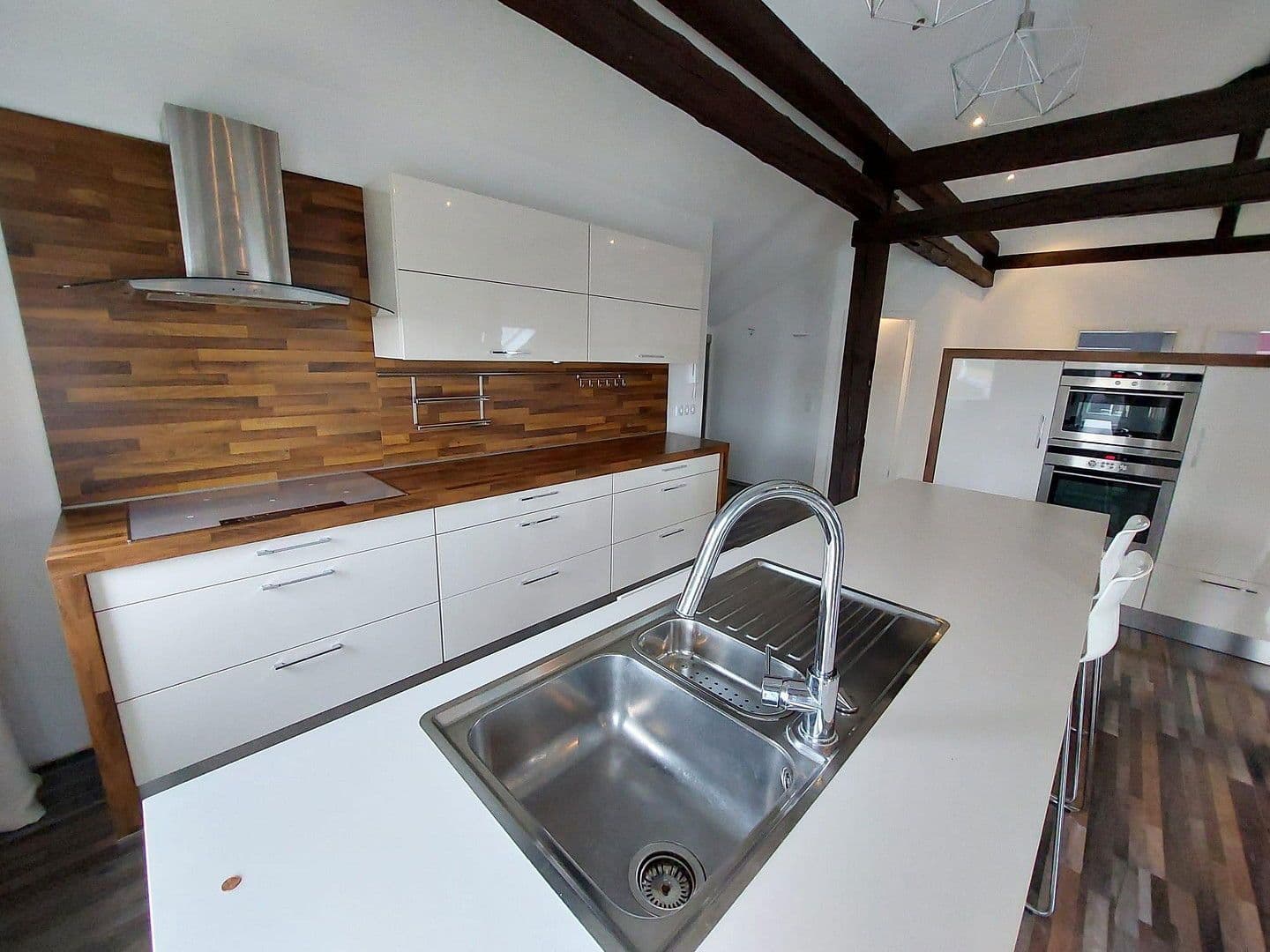 Prenájom bytu 3-izbový 110 m², Neckarbischofsheim, Bádensko-Wurttembersko Prenájom bytu 3-izbový 110 m², Neckarbischofsheim, Bádensko-Wurttembersko