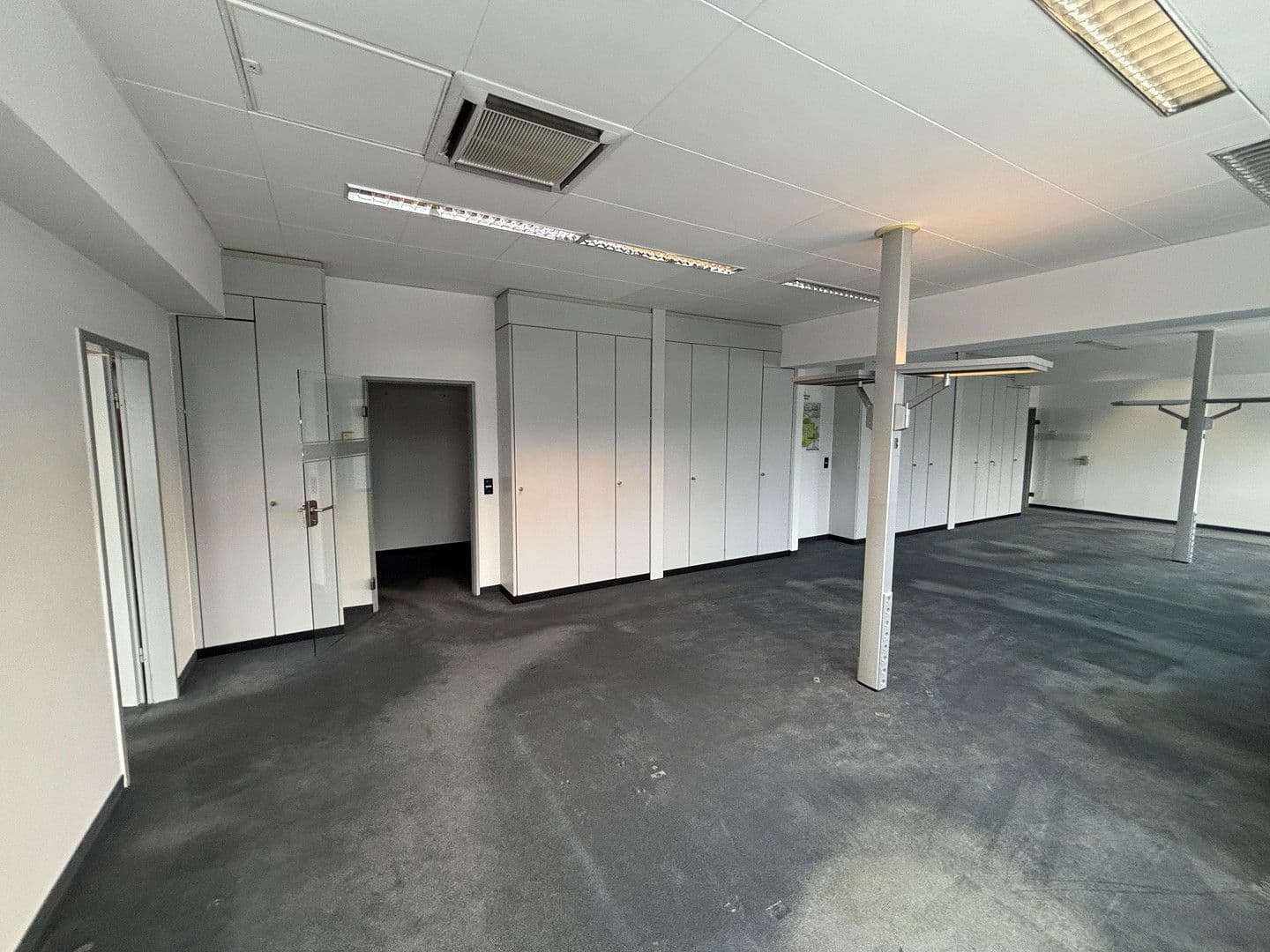 Prenájom kancelárie 646 m², Moselstr. 14, Neuss, Severné Porýnie - Westfálsko Prenájom kancelárie 646 m², Moselstr. 14, Neuss, Severné Porýnie - Westfálsko