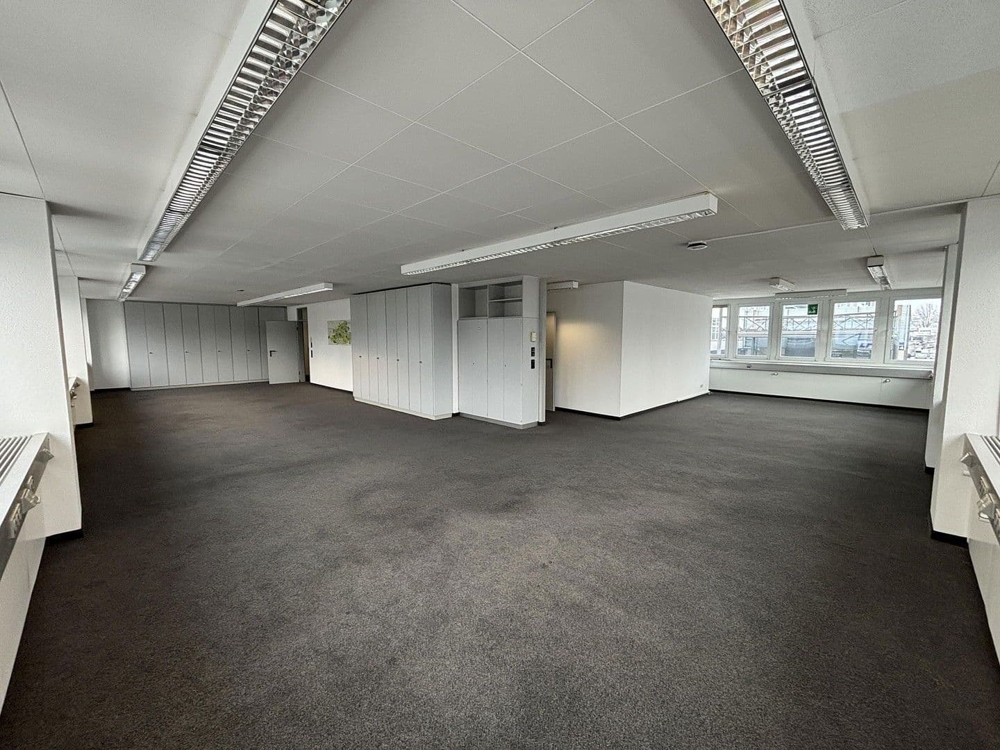 Prenájom kancelárie 200 m², Moselstr. 14, Neuss, Severné Porýnie - Westfálsko Prenájom kancelárie 200 m², Moselstr. 14, Neuss, Severné Porýnie - Westfálsko