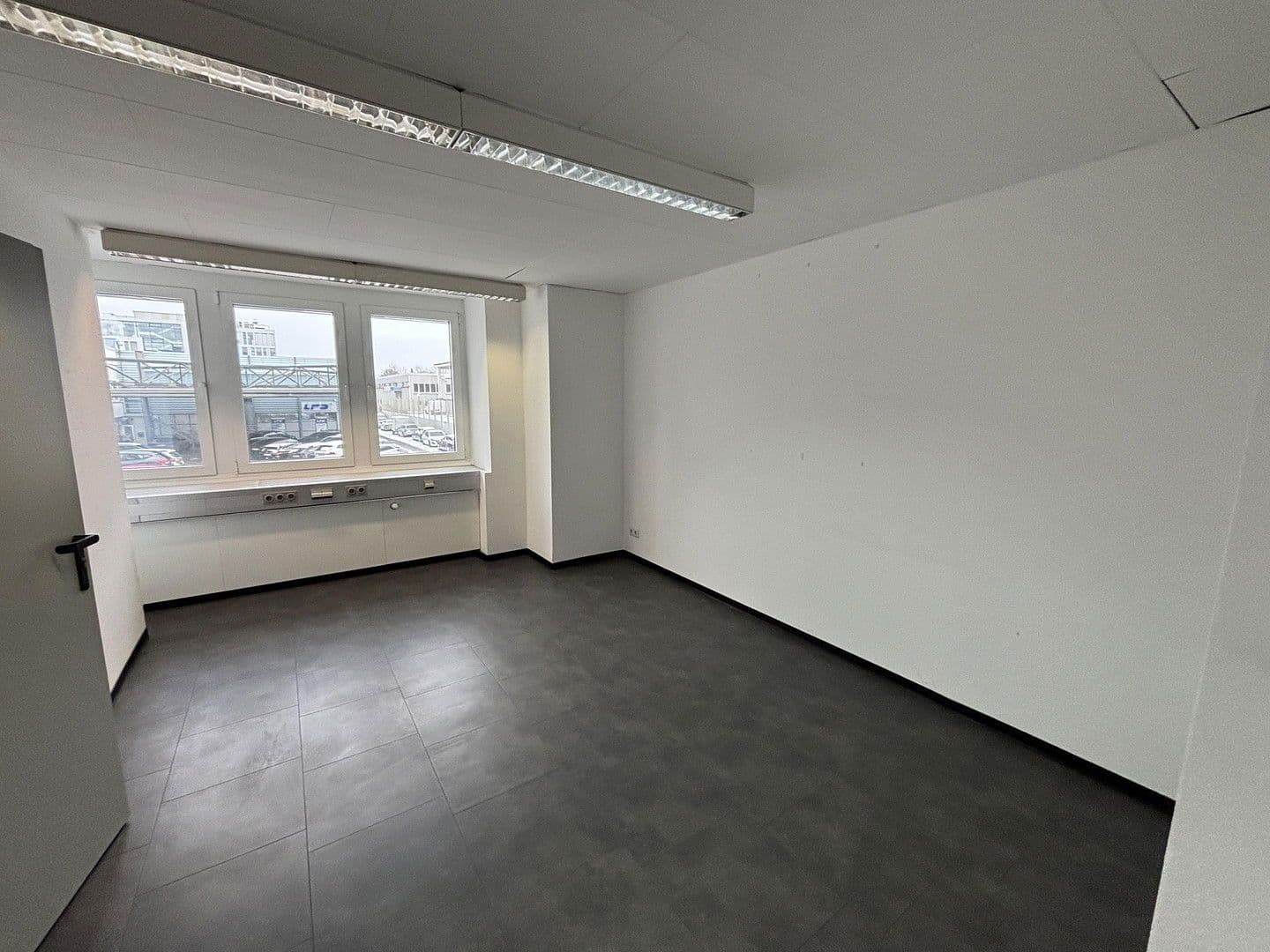 Prenájom kancelárie 200 m², Moselstr. 14, Neuss, Severné Porýnie - Westfálsko Prenájom kancelárie 200 m², Moselstr. 14, Neuss, Severné Porýnie - Westfálsko