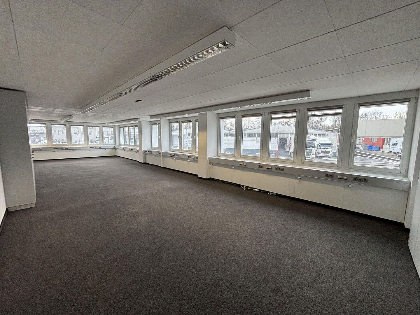 Prenájom kancelárie 200 m², Moselstr. 14, Neuss, Severné Porýnie - Westfálsko Prenájom kancelárie 200 m², Moselstr. 14, Neuss, Severné Porýnie - Westfálsko