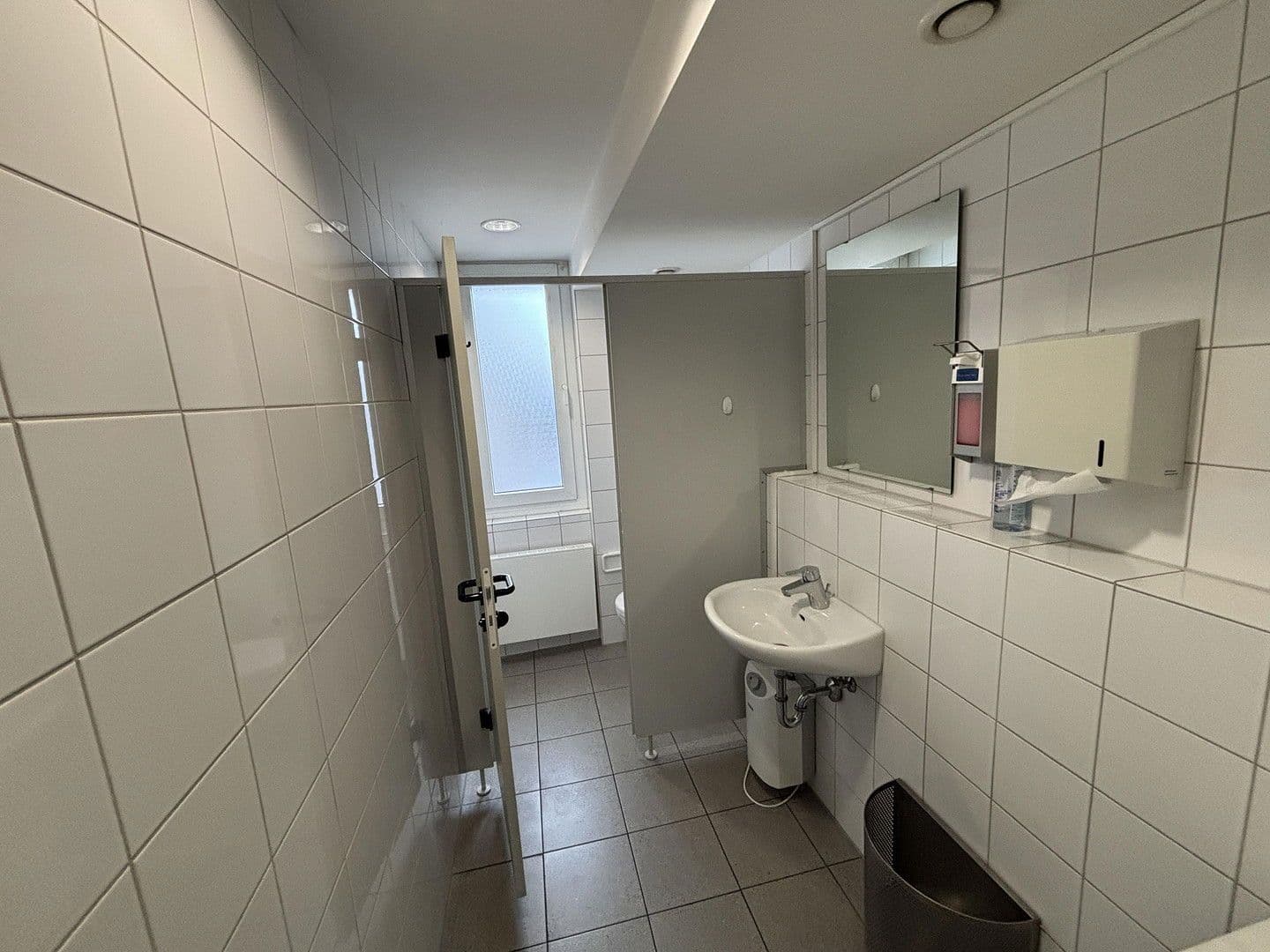 Prenájom kancelárie 200 m², Moselstr. 14, Neuss, Severné Porýnie - Westfálsko Prenájom kancelárie 200 m², Moselstr. 14, Neuss, Severné Porýnie - Westfálsko