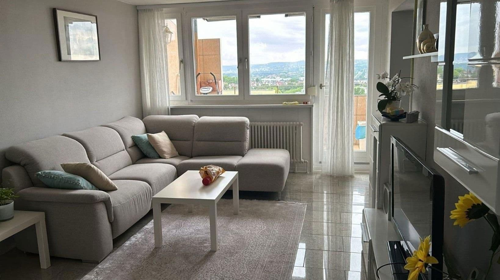 Prenájom bytu 3-izbový 87 m², Stuttgart, Bádensko-Wurttembersko Prenájom bytu 3-izbový 87 m², Stuttgart, Bádensko-Wurttembersko