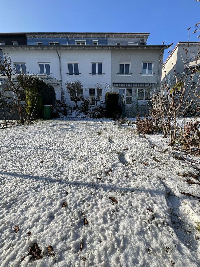 Predaj domu 153 m², pozemek 189 m², Karlsruhe, Bádensko-Wurttembersko Predaj domu 153 m², pozemek 189 m², Karlsruhe, Bádensko-Wurttembersko