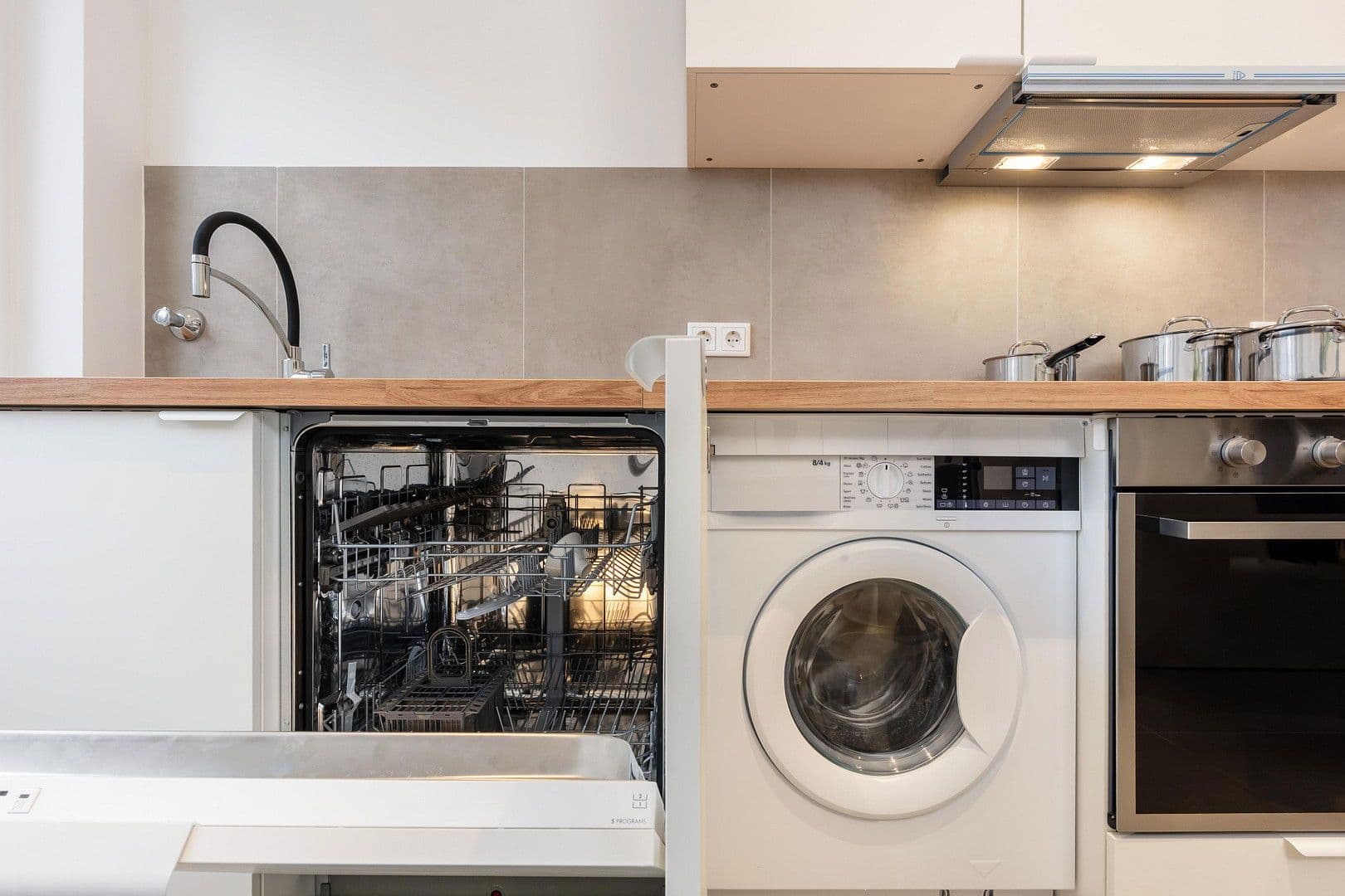 Prenájom bytu 62 m², Spichernstraße 60, Düsseldorf, Severné Porýnie - Westfálsko Prenájom bytu 62 m², Spichernstraße 60, Düsseldorf, Severné Porýnie - Westfálsko