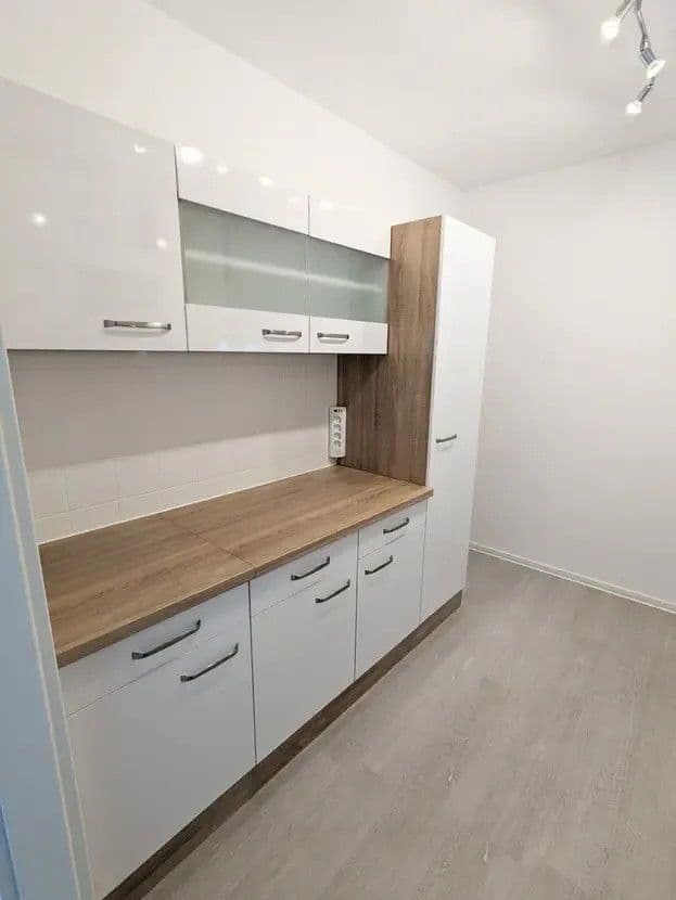 Prenájom bytu 2-izbový 62 m², Woogstraße 36, Neuhofen, Porýnie-Falcko Prenájom bytu 2-izbový 62 m², Woogstraße 36, Neuhofen, Porýnie-Falcko