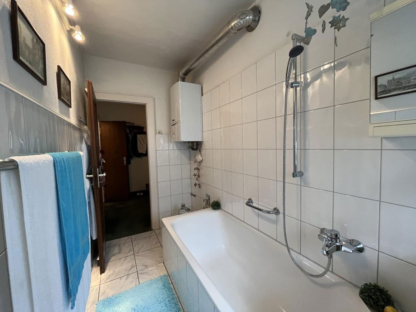 Predaj bytu 3-izbový 94 m², Rather Kirchplatz 1, Düsseldorf, Severné Porýnie - Westfálsko Predaj bytu 3-izbový 94 m², Rather Kirchplatz 1, Düsseldorf, Severné Porýnie - Westfálsko