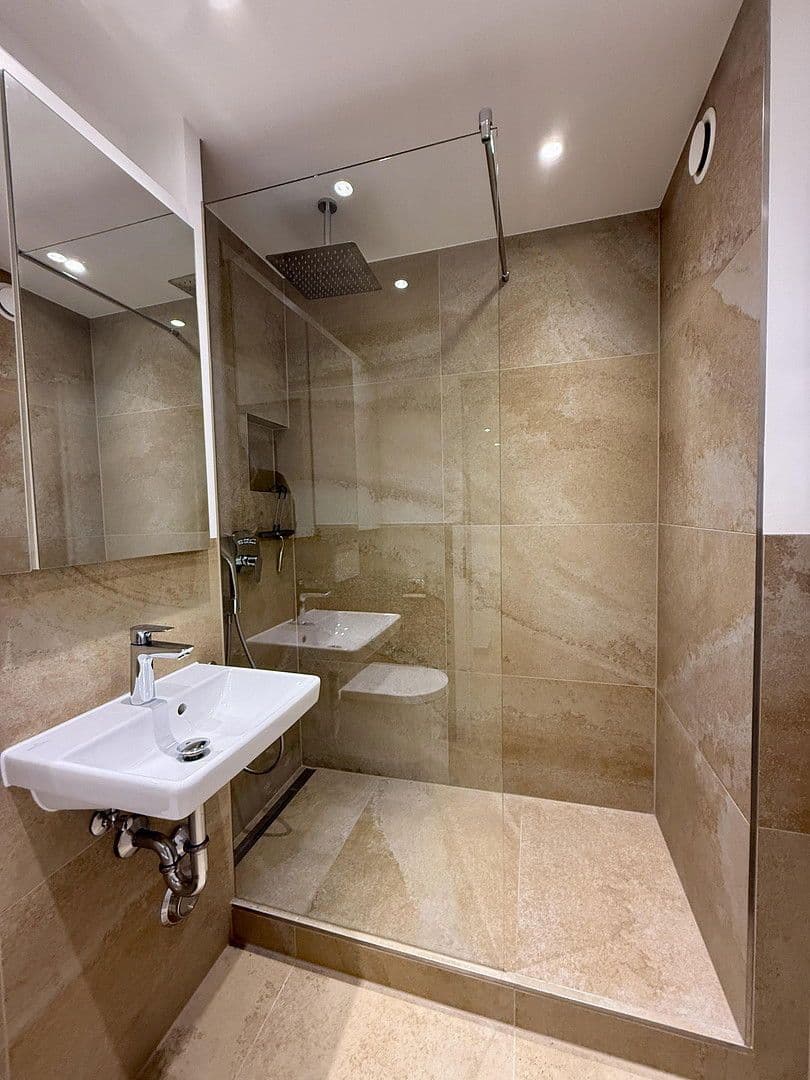 Predaj bytu 3-izbový 70 m², Engadiner Strasse 36, München, Bavorsko Predaj bytu 3-izbový 70 m², Engadiner Strasse 36, München, Bavorsko