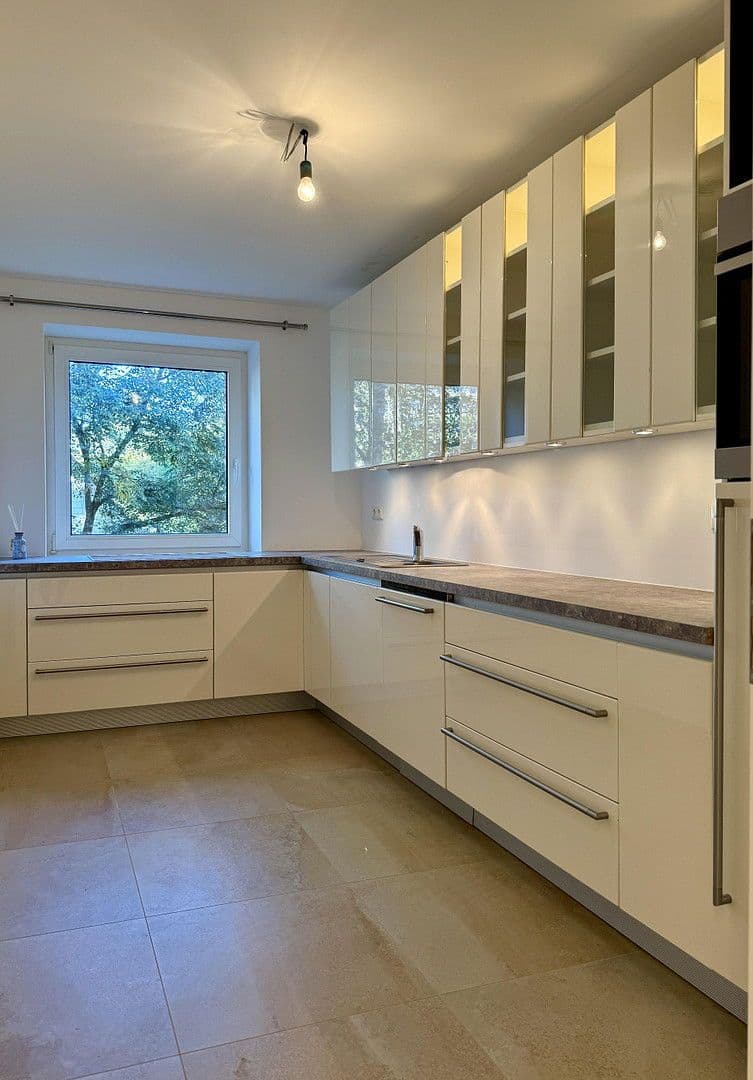 Predaj bytu 3-izbový 70 m², Engadiner Strasse 36, München, Bavorsko Predaj bytu 3-izbový 70 m², Engadiner Strasse 36, München, Bavorsko