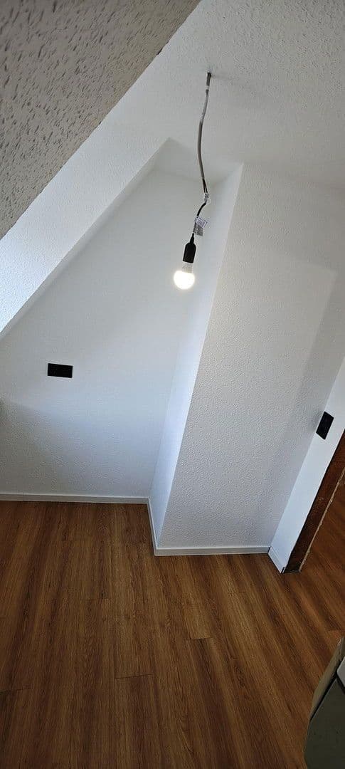 Prenájom bytu 3-izbový 60 m², Eybacher Straße 11/1, Stuttgart-Wangen, Bádensko-Wurttembersko Prenájom bytu 3-izbový 60 m², Eybacher Straße 11/1, Stuttgart-Wangen, Bádensko-Wurttembersko