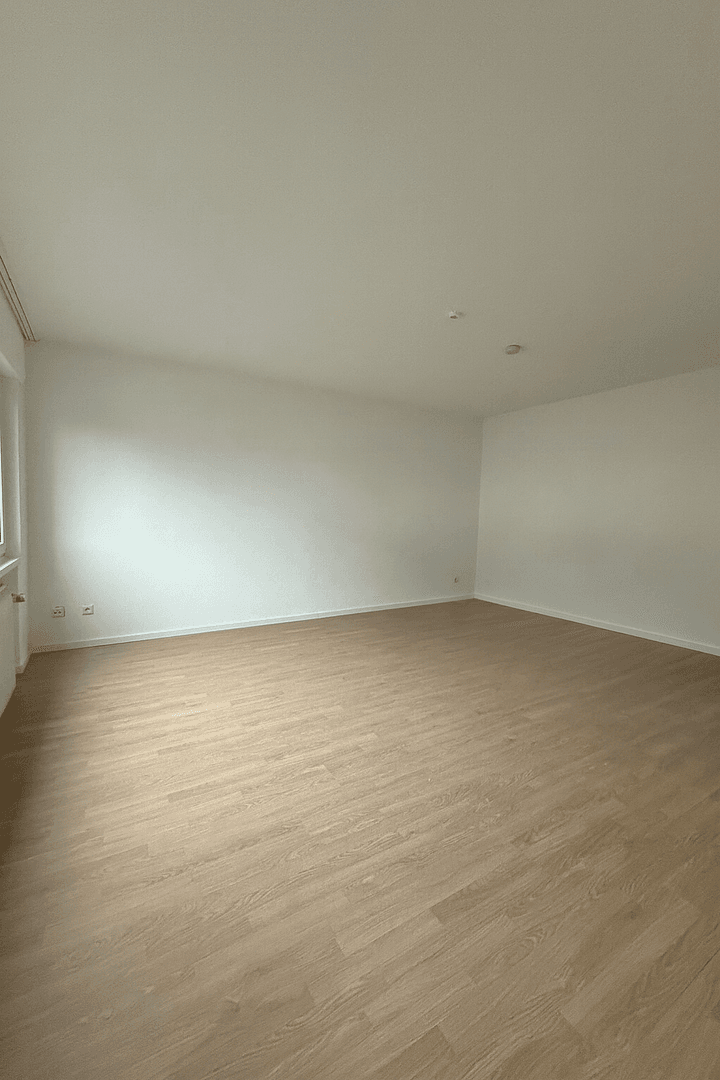 Prenájom bytu 4-izbový 92 m², Eggenstein-Leopoldshafen, Bádensko-Wurttembersko Prenájom bytu 4-izbový 92 m², Eggenstein-Leopoldshafen, Bádensko-Wurttembersko