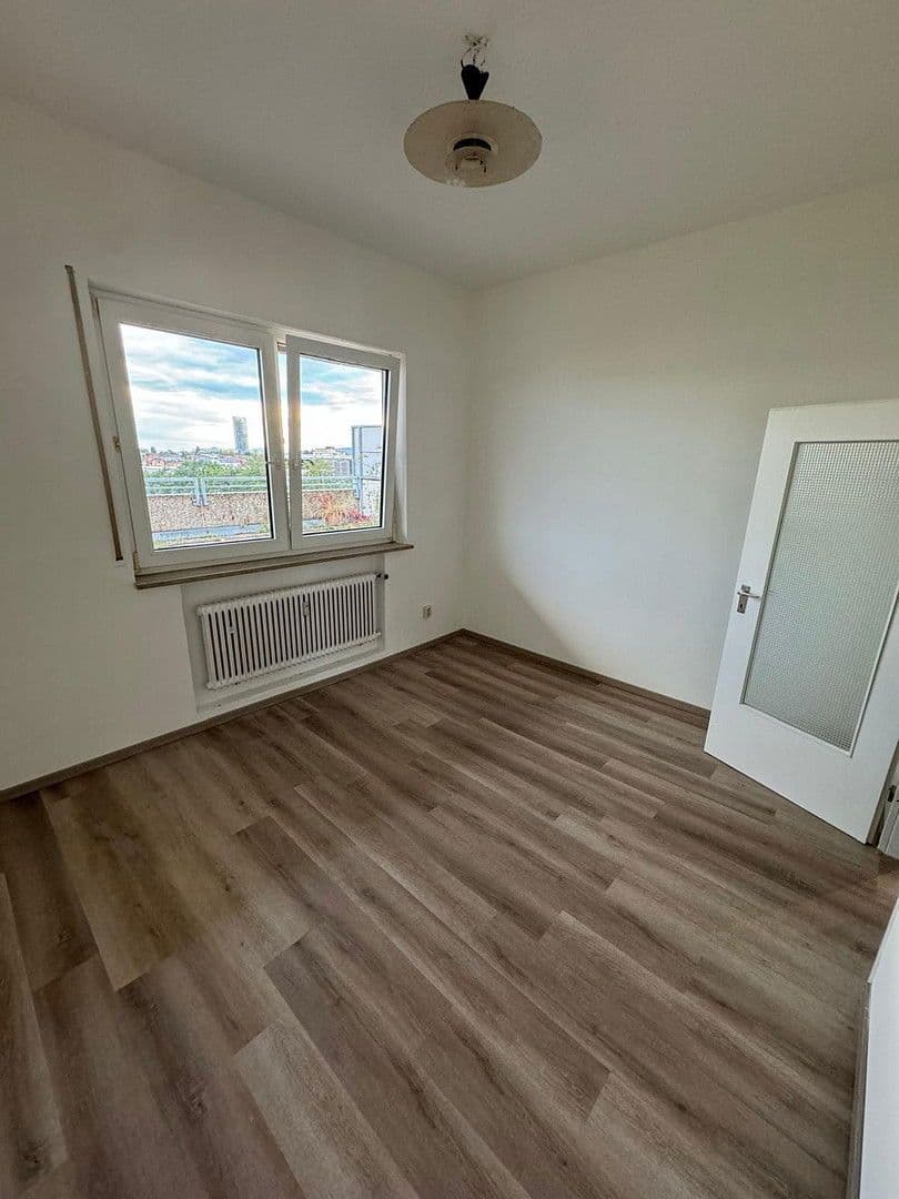 Prenájom bytu 3-izbový 88 m², Schaflandstr. 11/1, Fellbach, Bádensko-Wurttembersko Prenájom bytu 3-izbový 88 m², Schaflandstr. 11/1, Fellbach, Bádensko-Wurttembersko