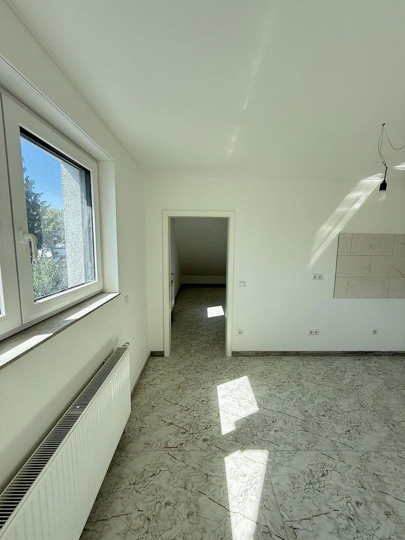 Prenájom bytu 2-izbový 60 m², Kirburger Weg 41, Köln, Severné Porýnie - Westfálsko Prenájom bytu 2-izbový 60 m², Kirburger Weg 41, Köln, Severné Porýnie - Westfálsko