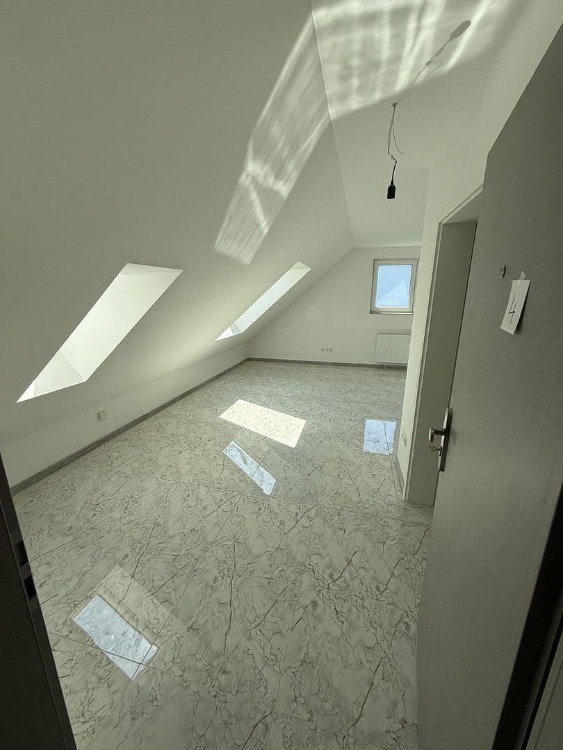 Prenájom bytu 2-izbový 60 m², Kirburger Weg 41, Köln, Severné Porýnie - Westfálsko Prenájom bytu 2-izbový 60 m², Kirburger Weg 41, Köln, Severné Porýnie - Westfálsko