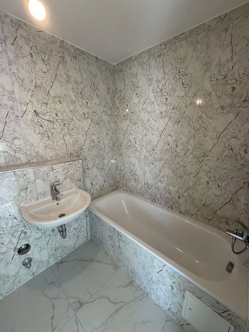 Prenájom bytu 2-izbový 60 m², Kirburger Weg 41, Köln, Severné Porýnie - Westfálsko Prenájom bytu 2-izbový 60 m², Kirburger Weg 41, Köln, Severné Porýnie - Westfálsko