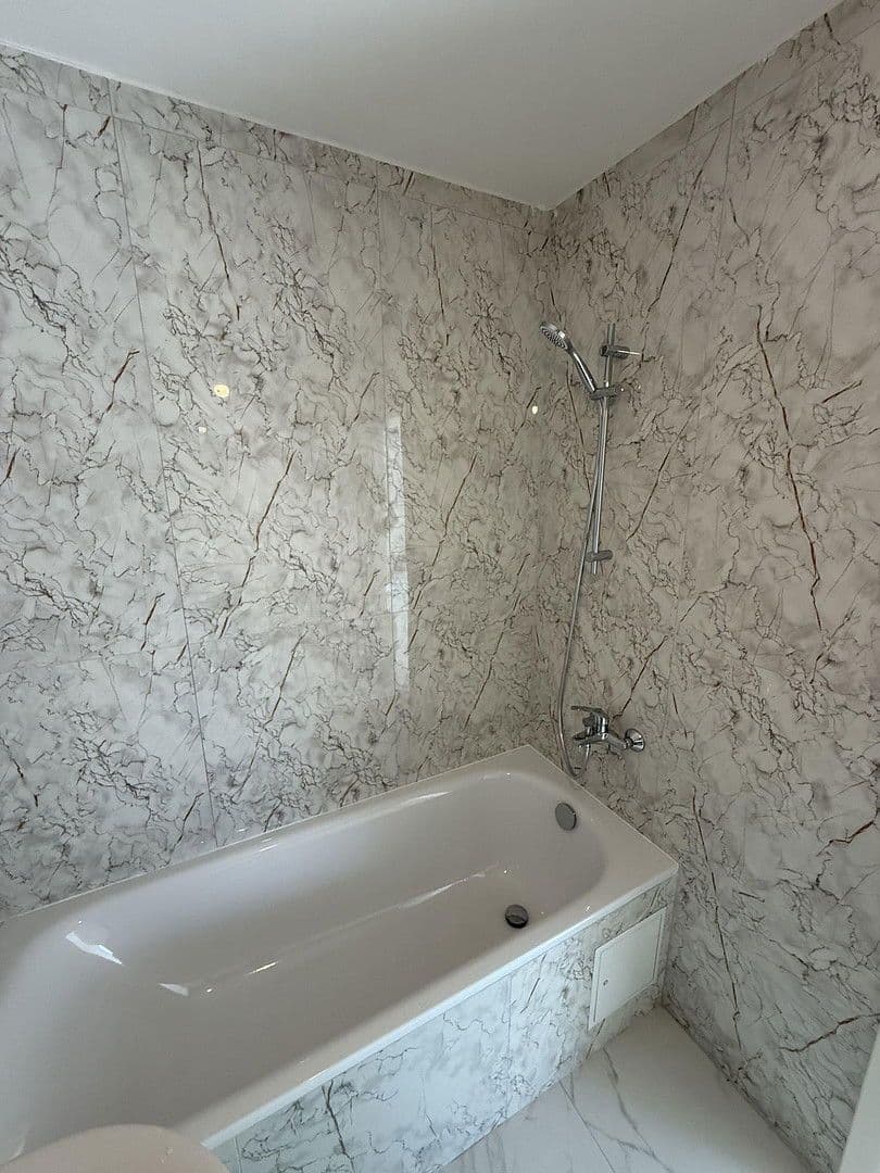 Prenájom bytu 2-izbový 60 m², Kirburger Weg 41, Köln, Severné Porýnie - Westfálsko Prenájom bytu 2-izbový 60 m², Kirburger Weg 41, Köln, Severné Porýnie - Westfálsko