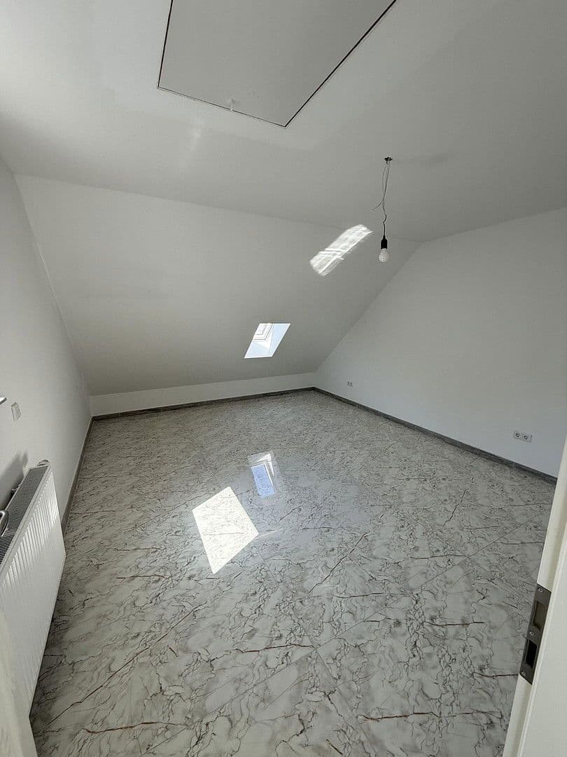 Prenájom bytu 2-izbový 60 m², Kirburger Weg 41, Köln, Severné Porýnie - Westfálsko Prenájom bytu 2-izbový 60 m², Kirburger Weg 41, Köln, Severné Porýnie - Westfálsko