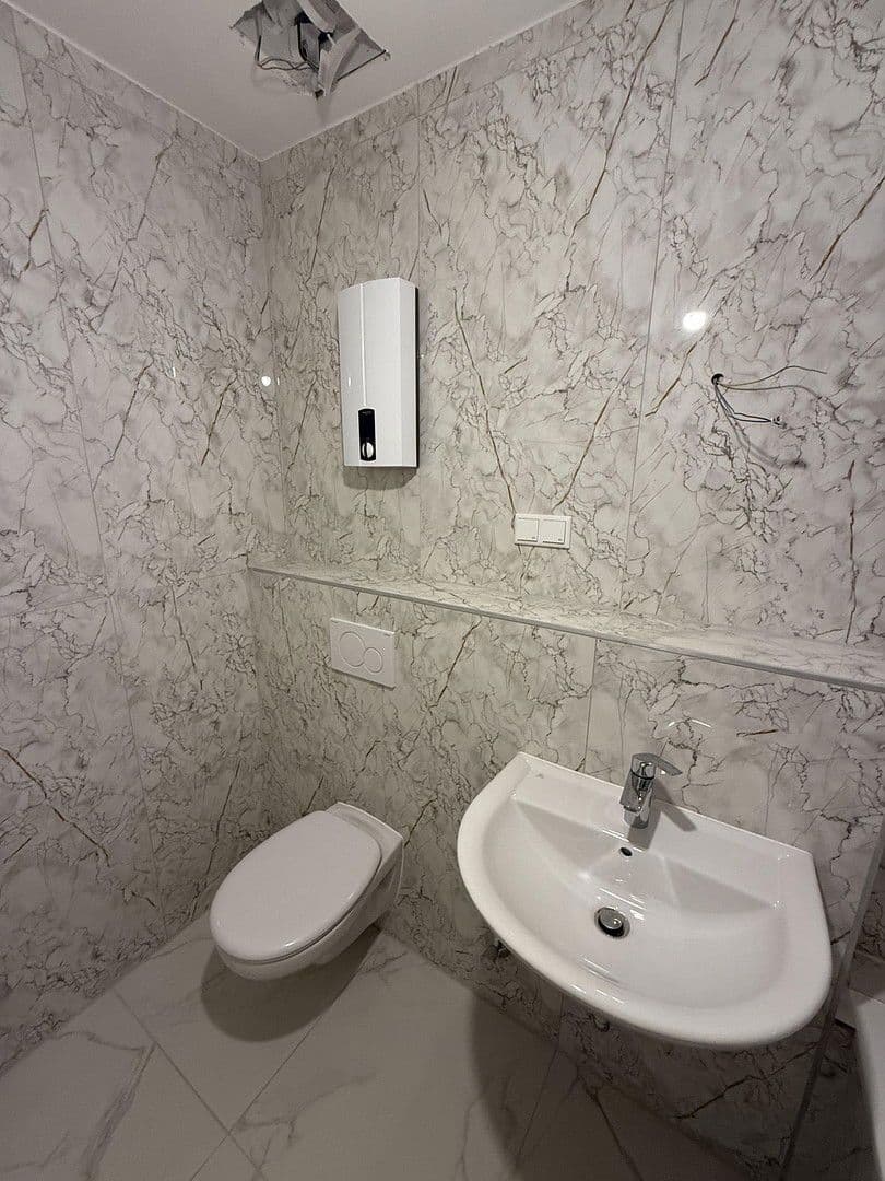 Prenájom bytu 2-izbový 60 m², Kirburger Weg 41, Köln, Severné Porýnie - Westfálsko Prenájom bytu 2-izbový 60 m², Kirburger Weg 41, Köln, Severné Porýnie - Westfálsko