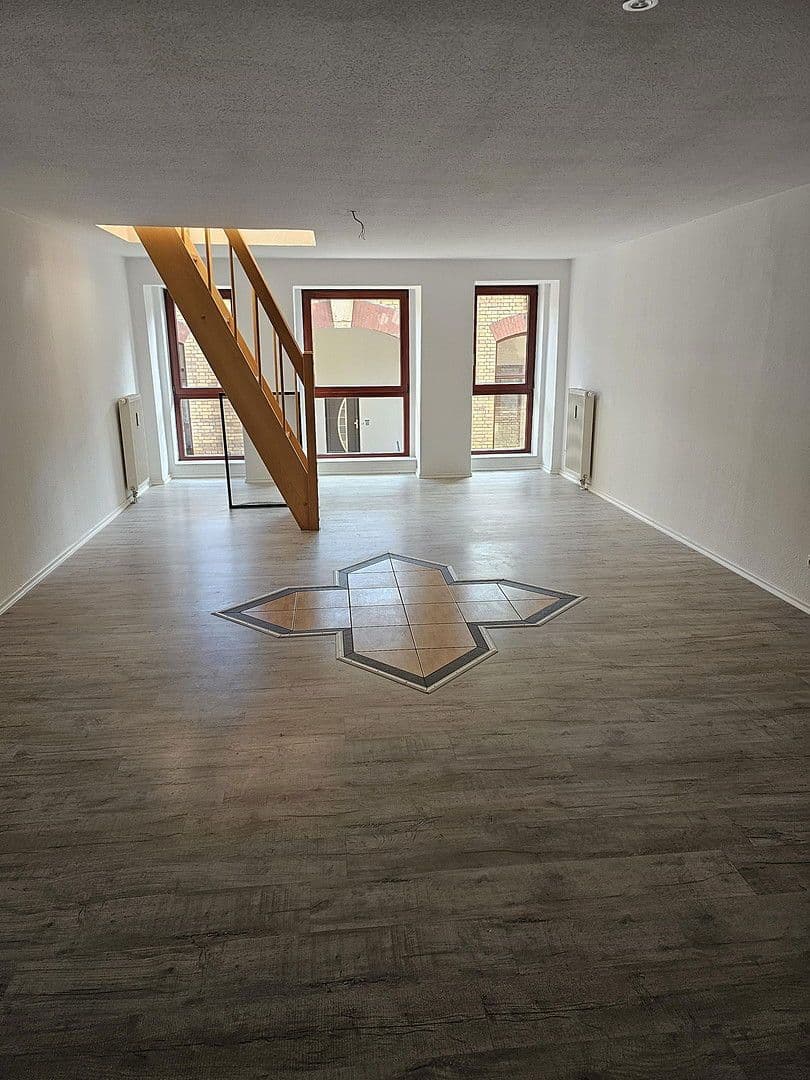 Prenájom bytu 4-izbový 155 m², Kitscherstr. 10, Crimmitschau, Sasko Prenájom bytu 4-izbový 155 m², Kitscherstr. 10, Crimmitschau, Sasko