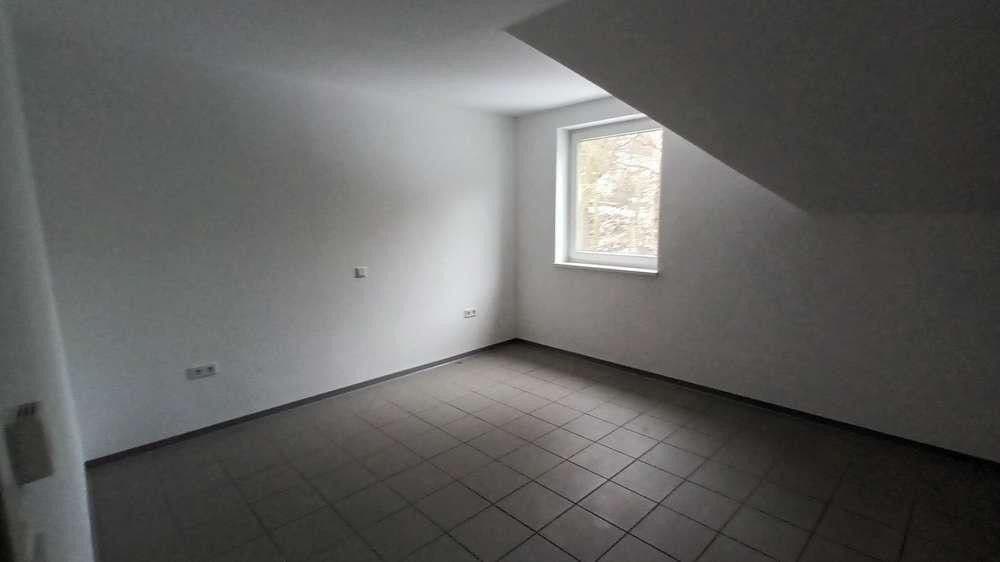 Prenájom bytu 5-izbový 117 m², Berndorferstr. 19, Hillesheim, Porýnie-Falcko Prenájom bytu 5-izbový 117 m², Berndorferstr. 19, Hillesheim, Porýnie-Falcko