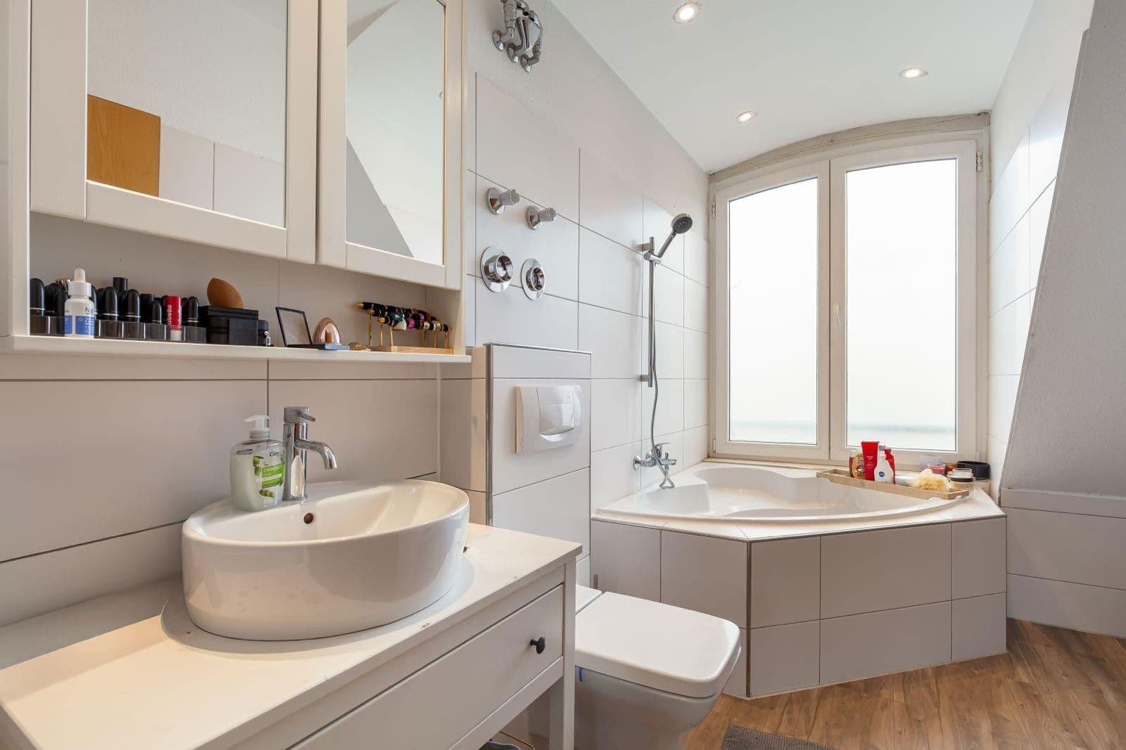 Predaj bytu 3-izbový 93 m², Berlin, Berlín Predaj bytu 3-izbový 93 m², Berlin, Berlín