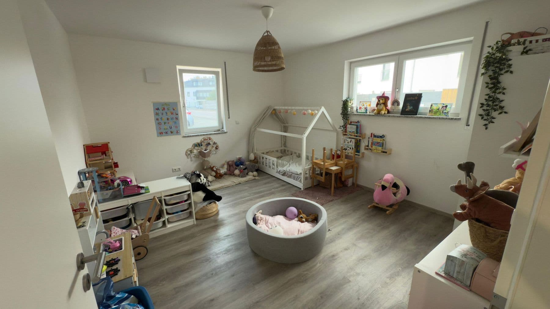 Prenájom bytu 3-izbový 117 m², Schrobenhausener Str. 32, Ingolstadt, Bavorsko Prenájom bytu 3-izbový 117 m², Schrobenhausener Str. 32, Ingolstadt, Bavorsko